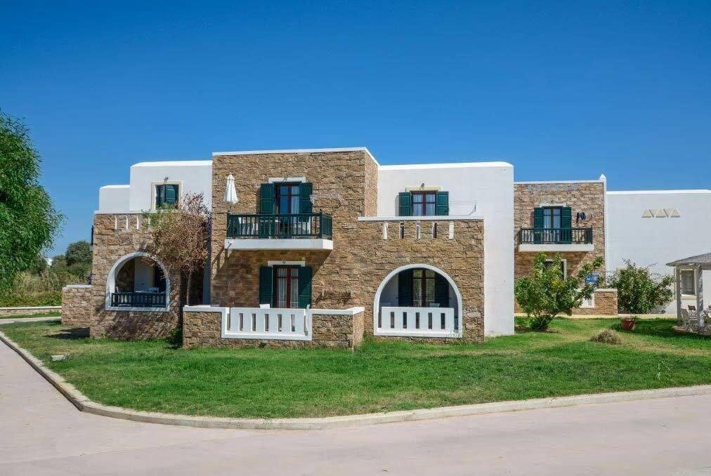 Vista Exterior Plaka Hotel II