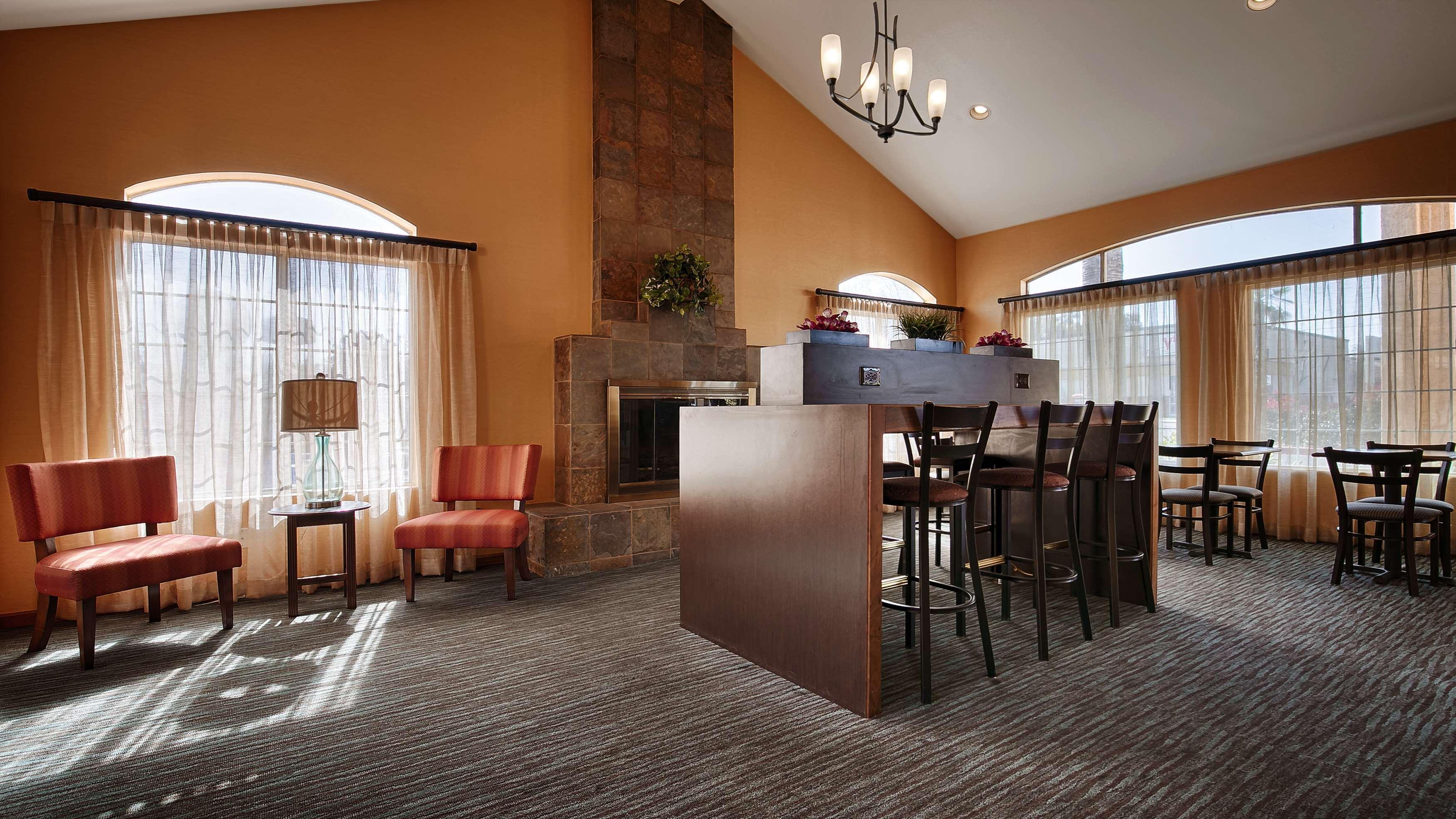 Vista Lobby Best Western Palm Court Inn