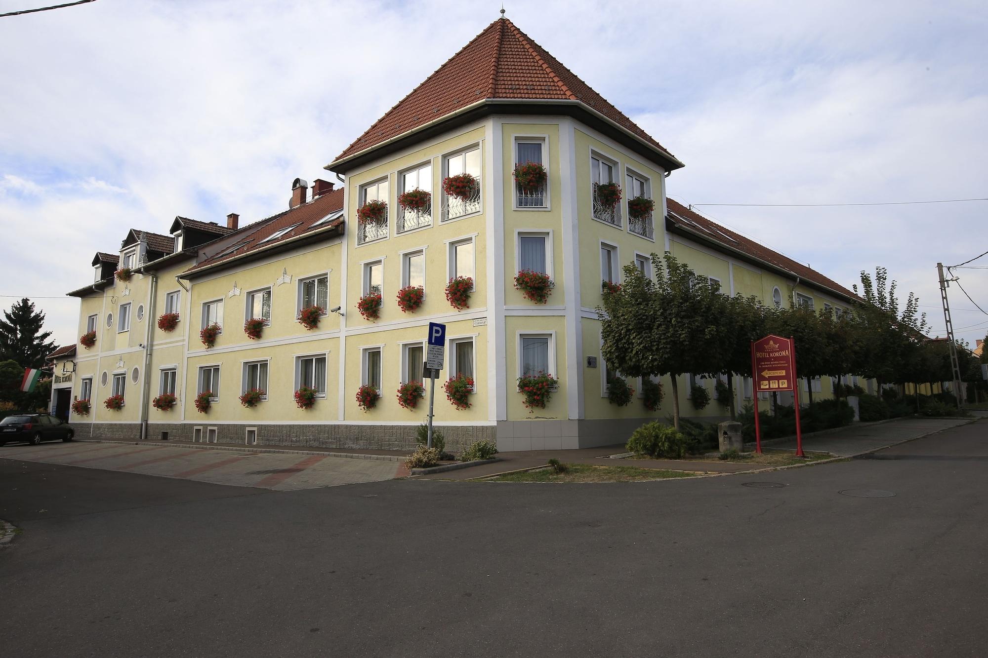 Vista Exterior Hotel Korona Eger