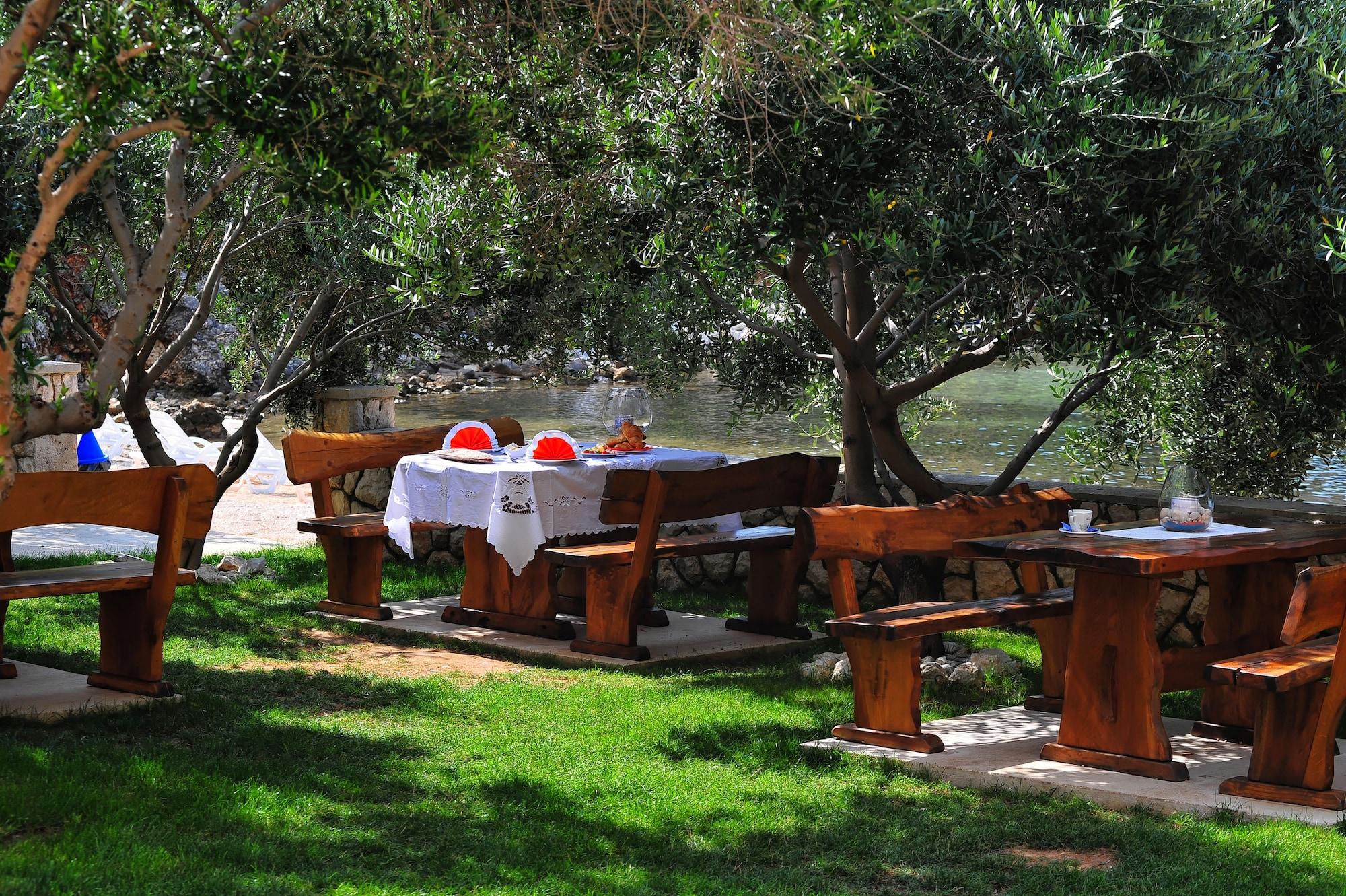 Restaurant Lastura Aparthotel & Mobile Homes