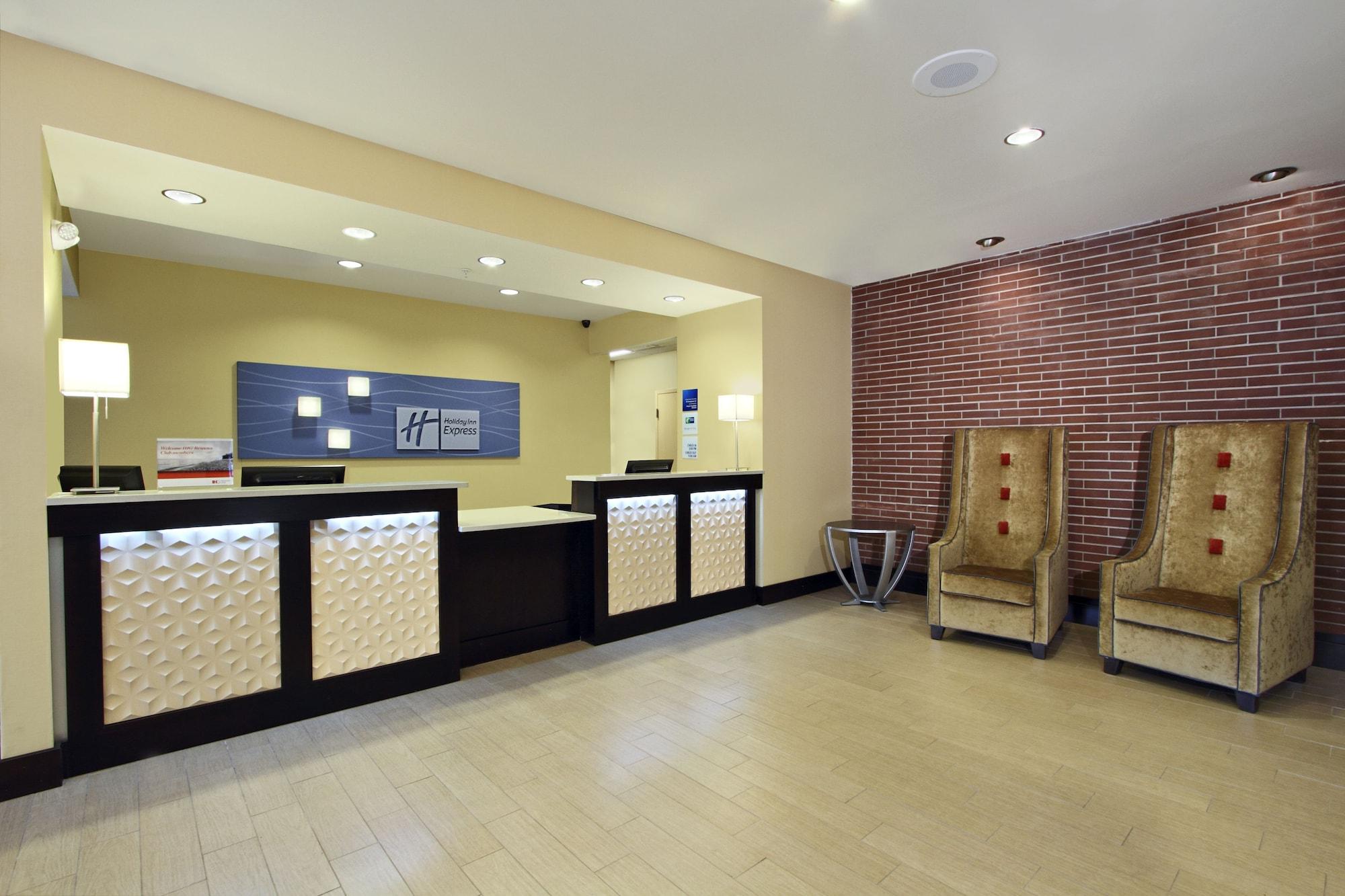 Vista Lobby Holiday Inn Express Augusta Downtown by IHG