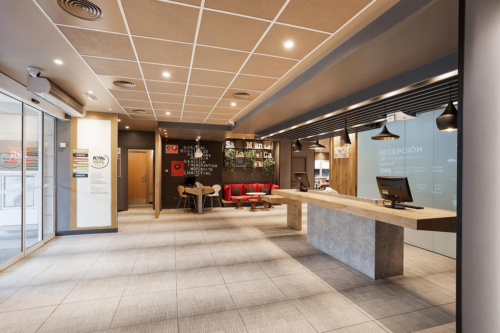 Vista Lobby ibis Salamanca