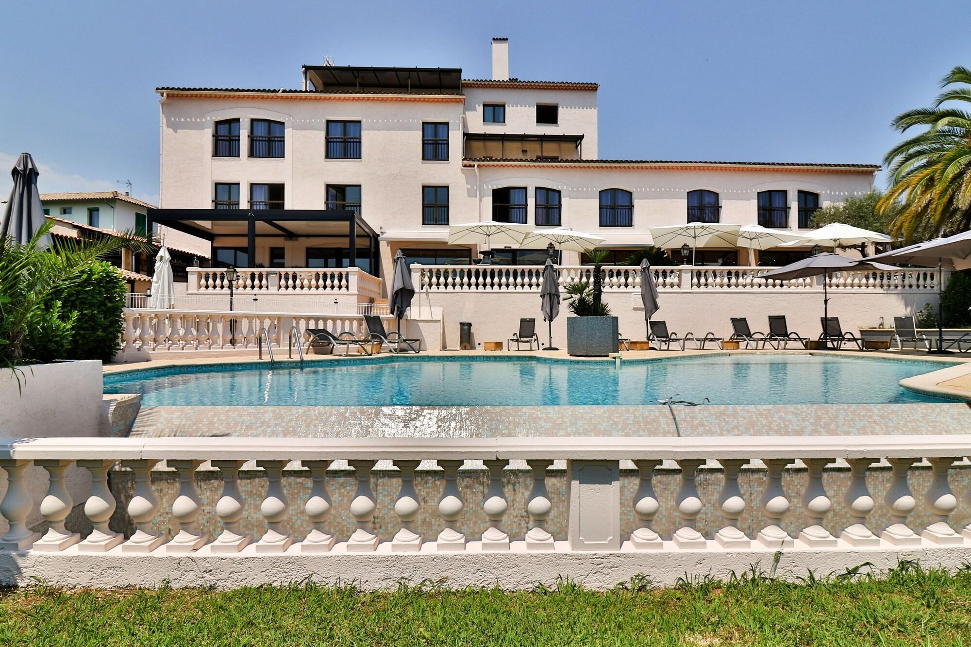 Vista Exterior Hotel Perla Riviera