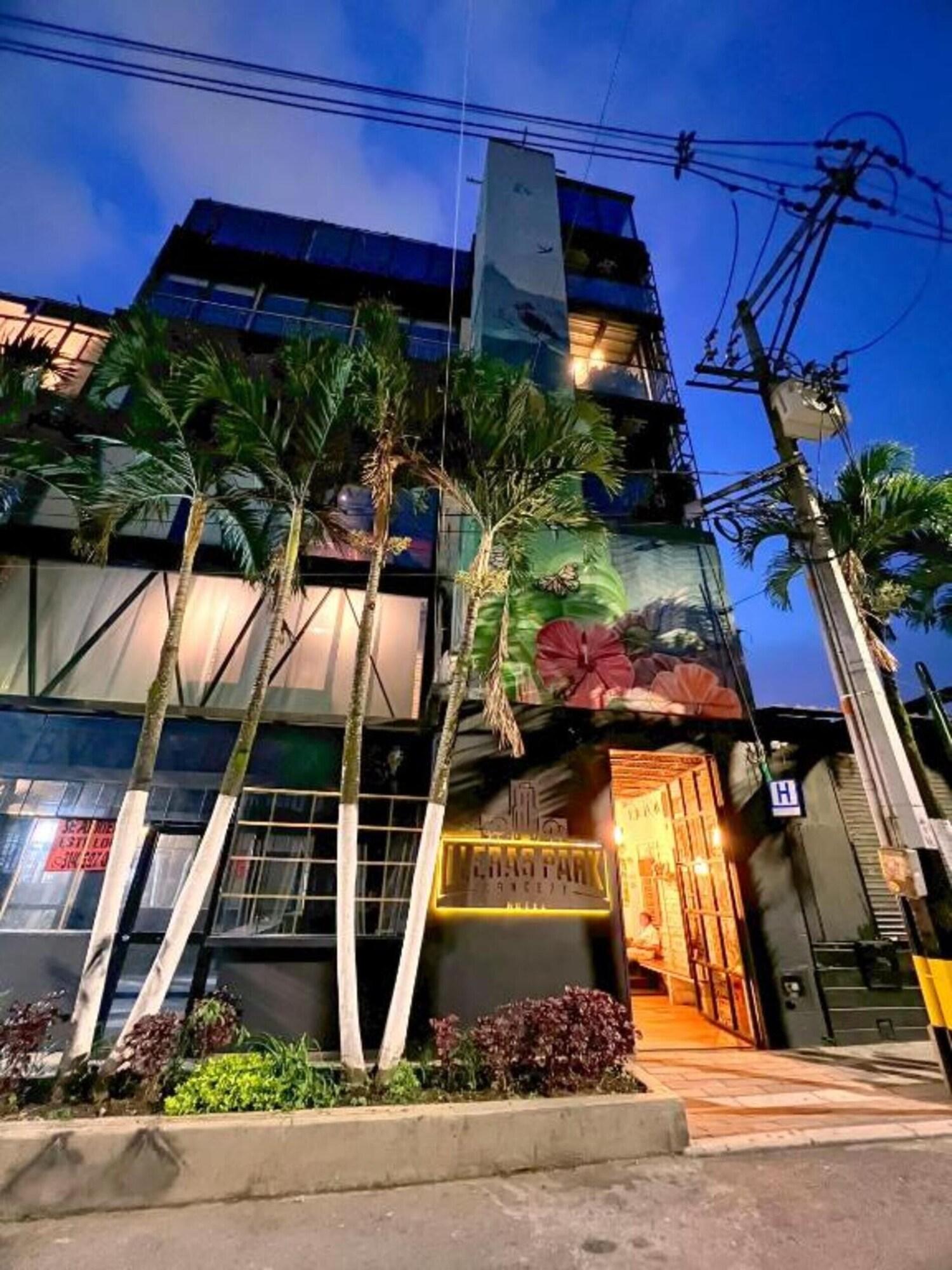 Varios Hotel Lleras Park IV