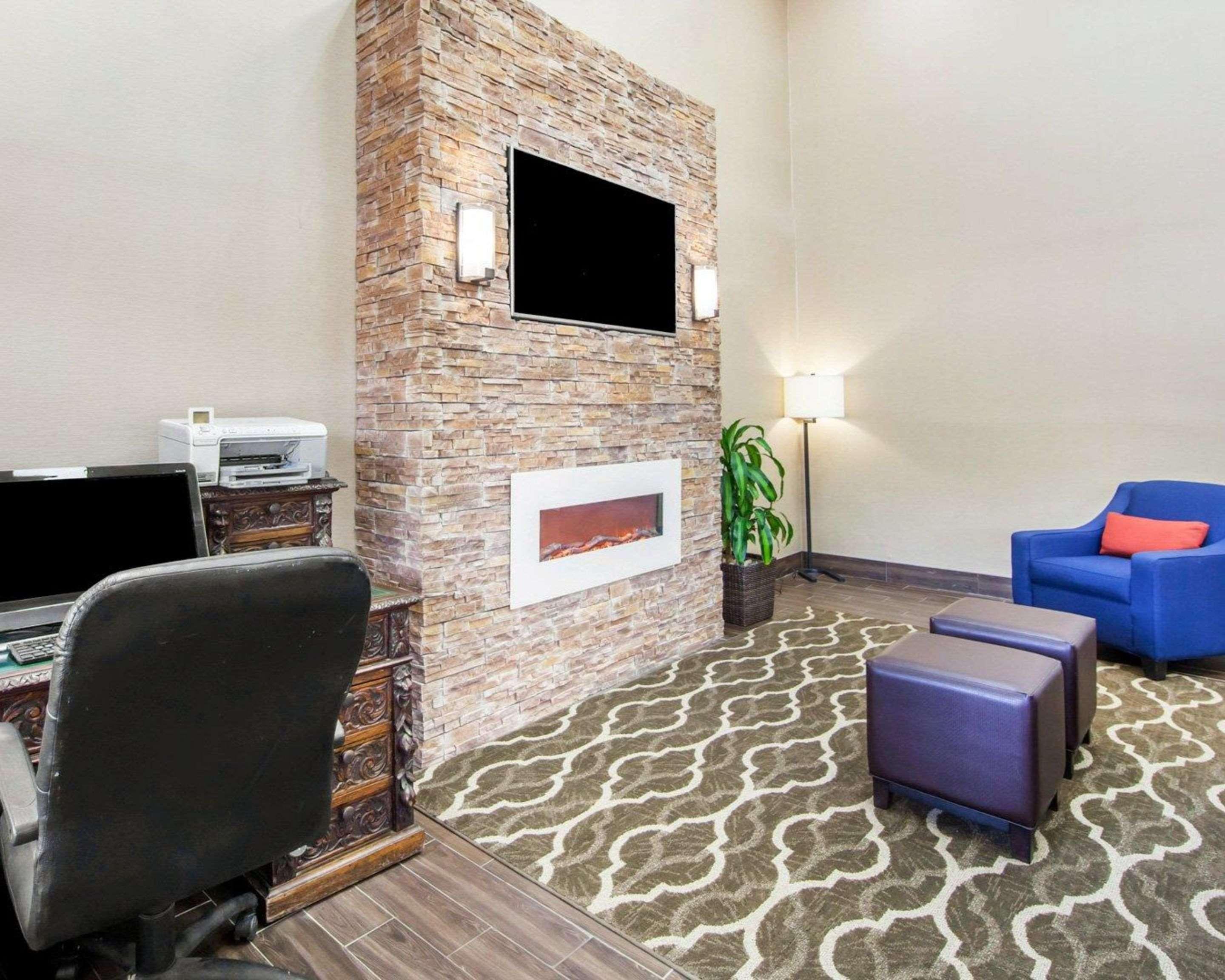 Vista Lobby Comfort Inn at Royal Blue