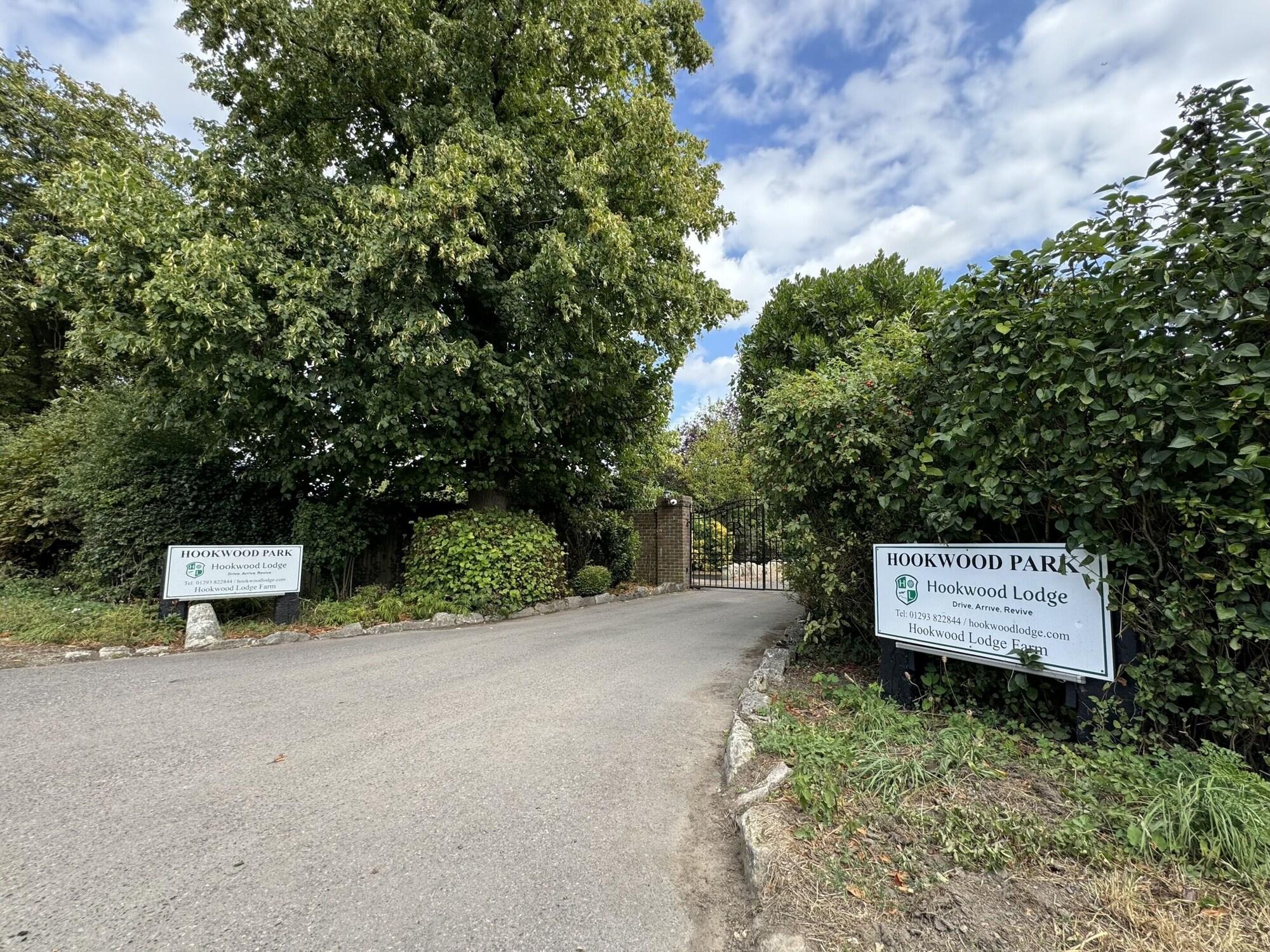 Vista Exterior Hookwood Lodge London Gatwick