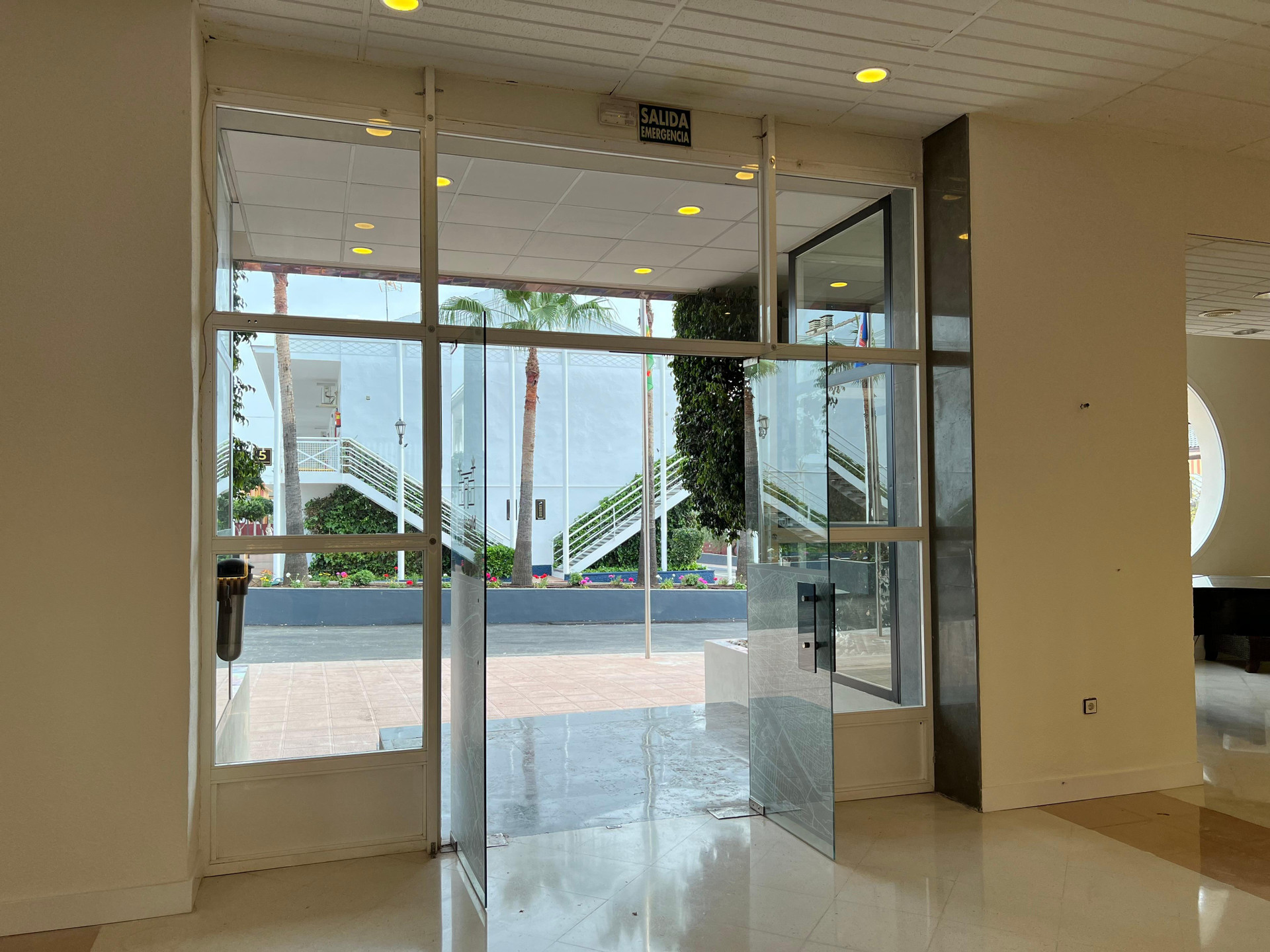 Vista Lobby Hospedium Hotel Sky Blu Torre de Sevilla