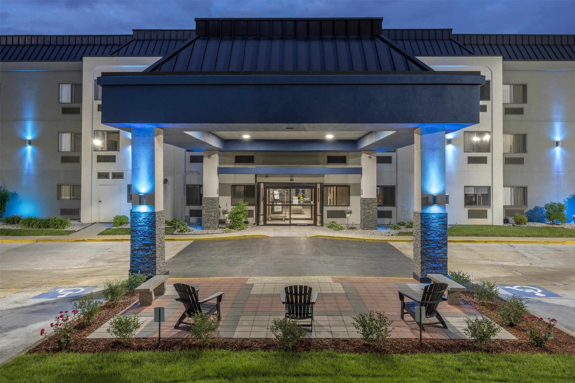 Vista Exterior Ramada By Wyndham Bolingbrook