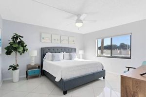 Alquiler Vacacional - Oceanfront walkout stunning condo!