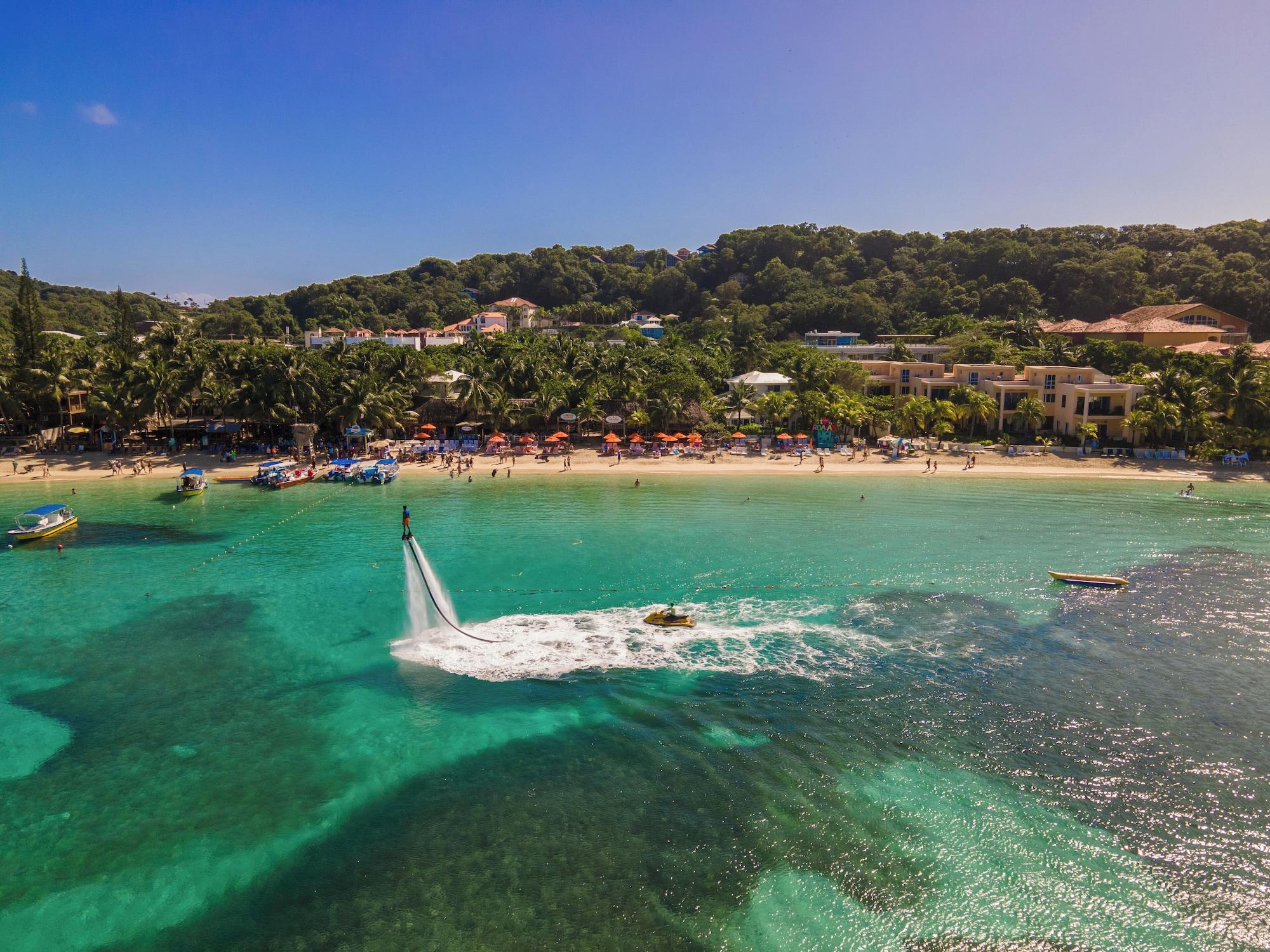 Vista Exterior Paradise Beach Hotel & Resort