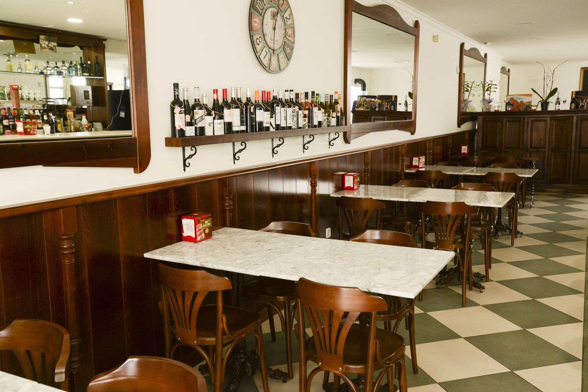 Bar/Salón Hostal La Fonda