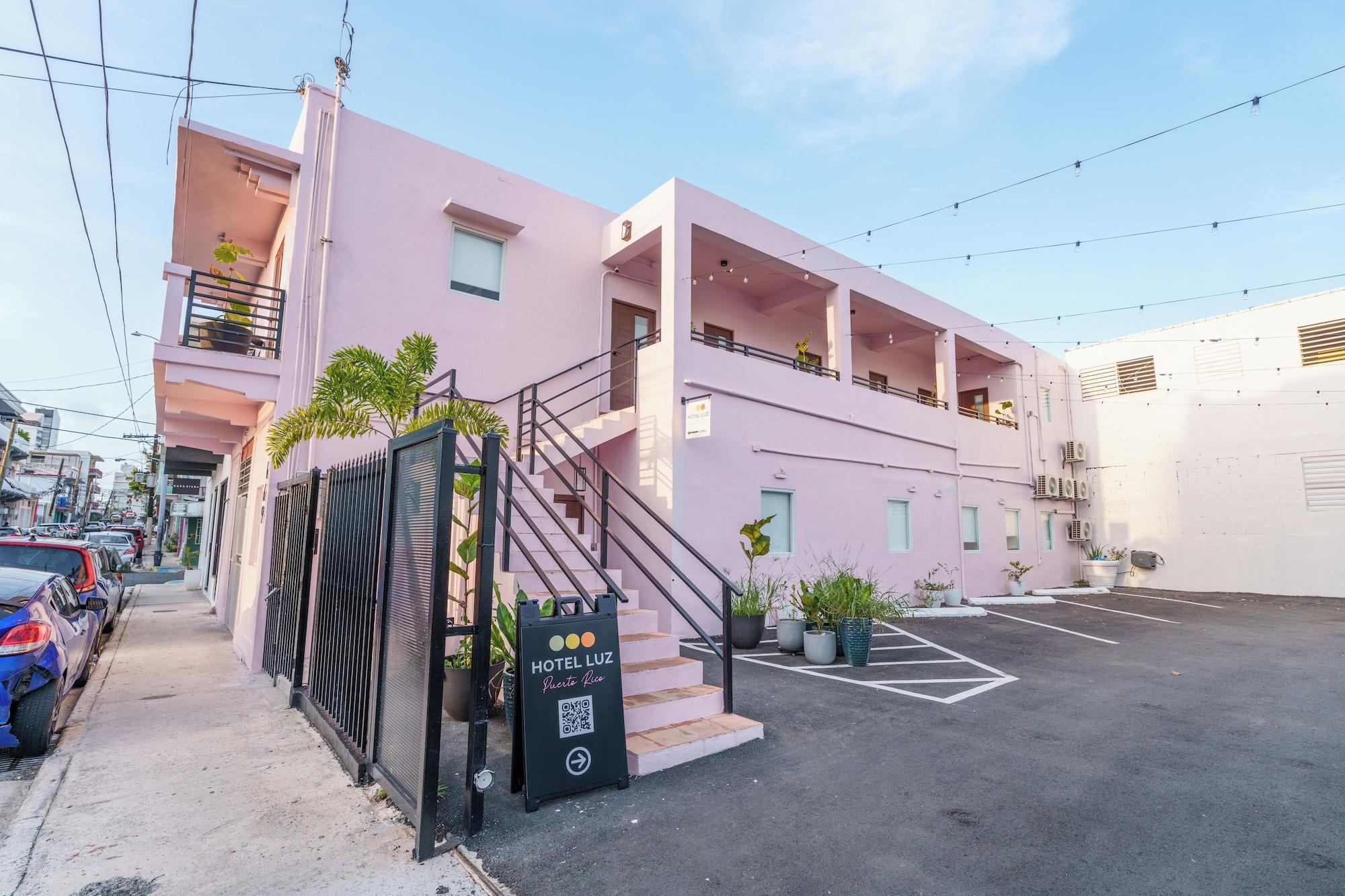 Vista Exterior Room 5: Relaxed City Haven in Santurce
