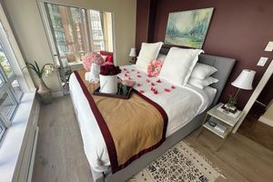 Alquiler Vacacional - Penthouse suite w/ jacuzzi on Seawall w/ views