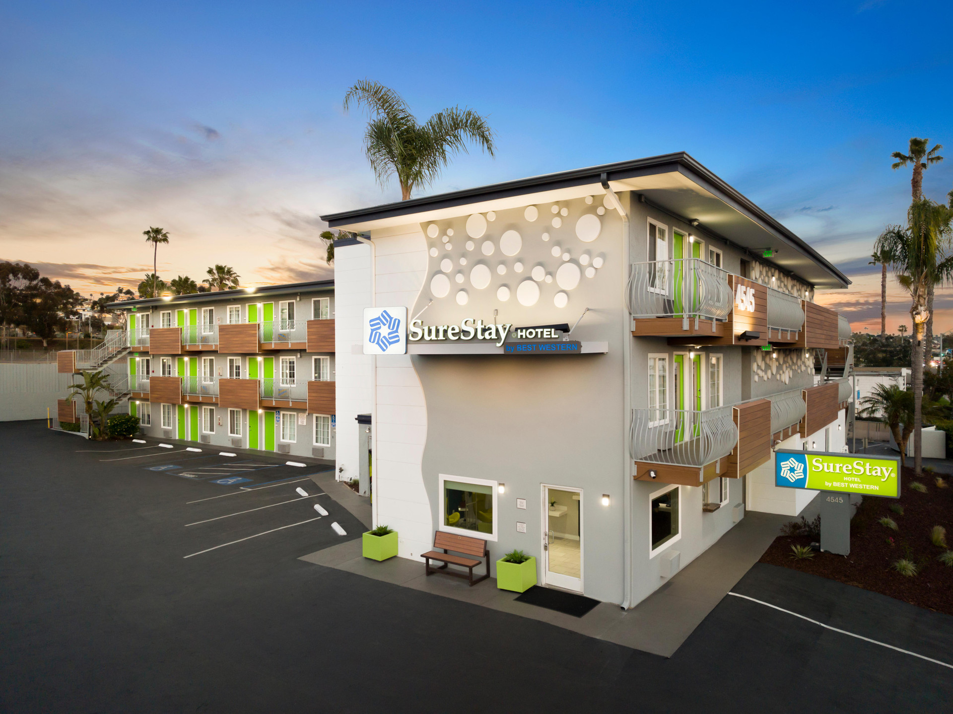 Vista Exterior SureStay Hotel by Best Western San Diego Pacific Beach