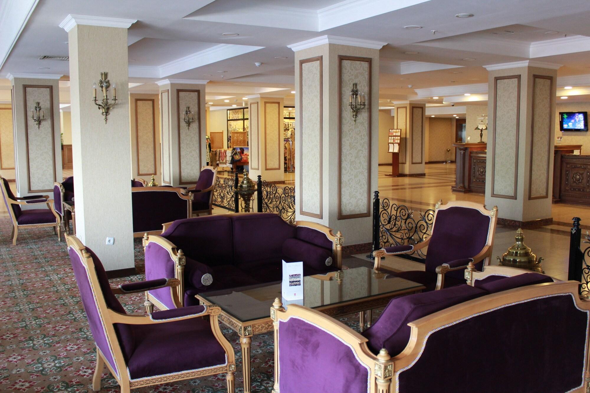 Bar/Salón Grand Mir Hotel