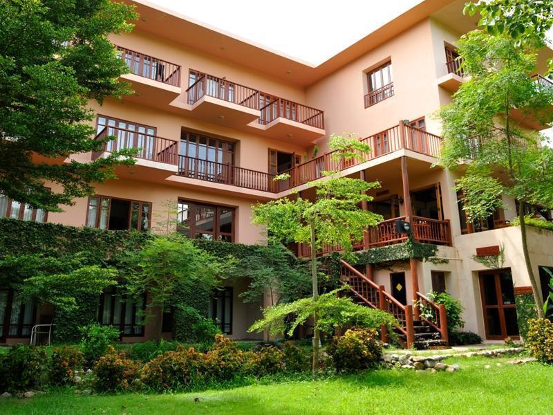 Vista Lobby Riverhouse Resort Mae Sariang