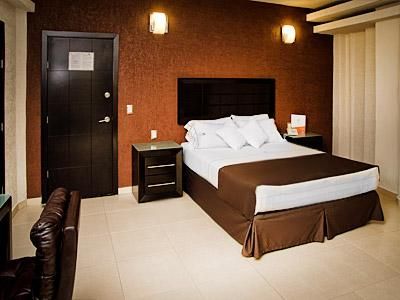 Hotel Portonovo Plaza Guadalajara - Hoteles cerca de La Central de Autobuses en Guadalajara