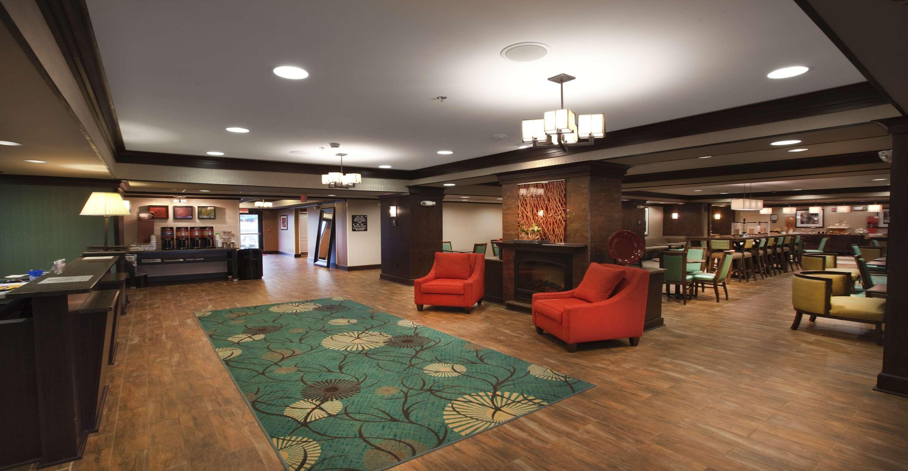 Vista Lobby Hampton Inn New Albany