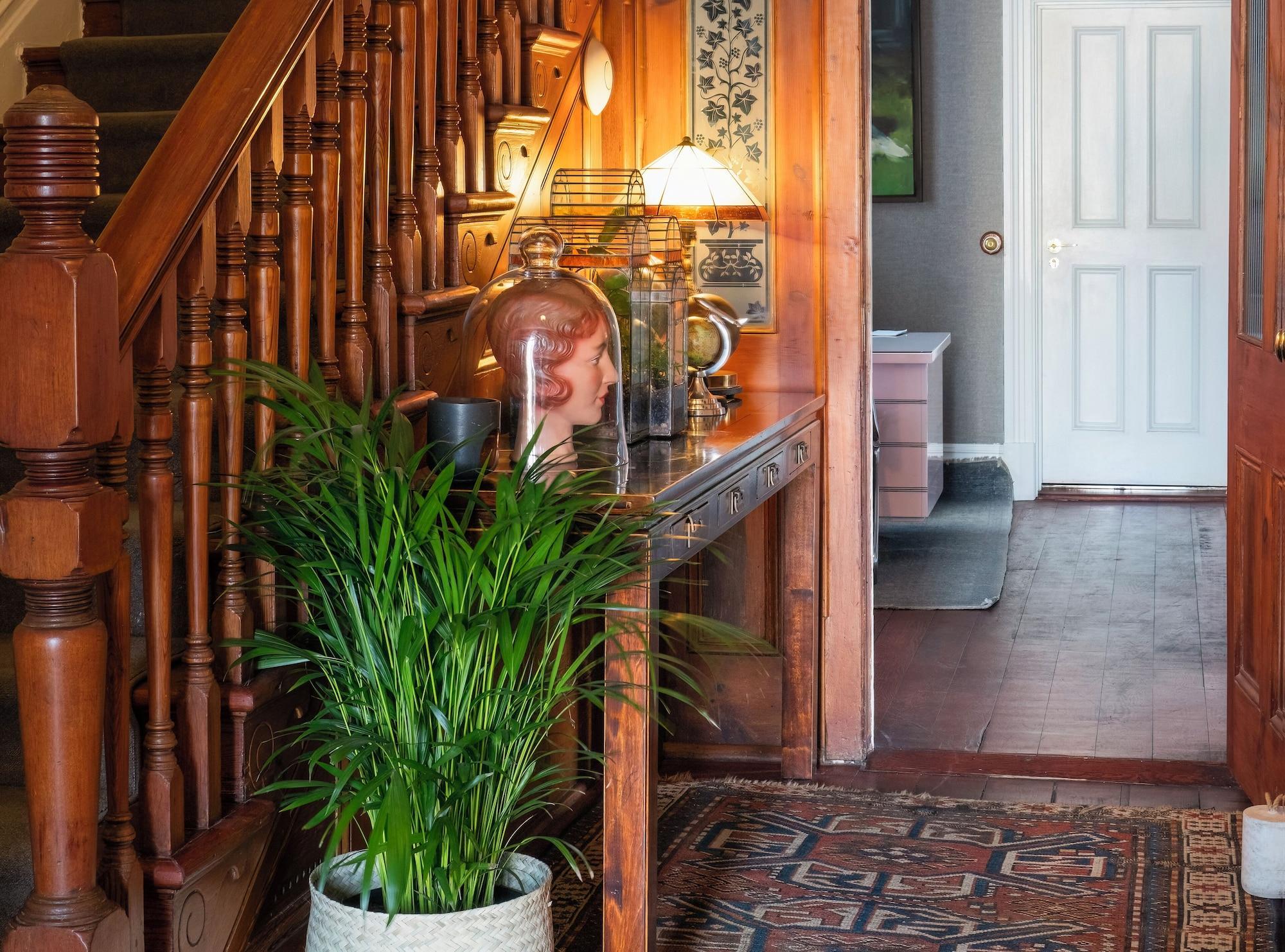 Vista Lobby Harpers House