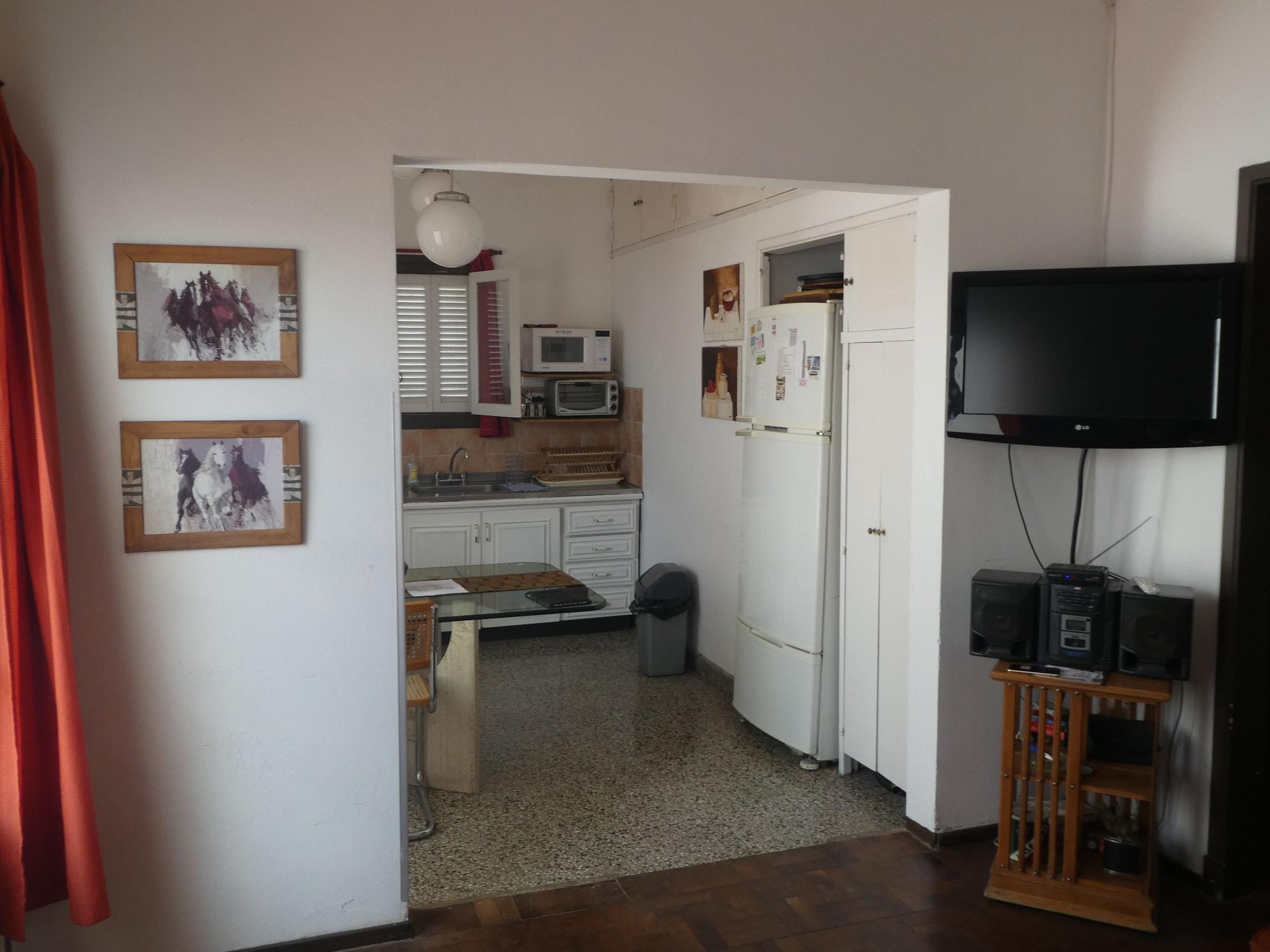 Equipamiento de Habitación Departamento-casa muy amplio y céntrico.