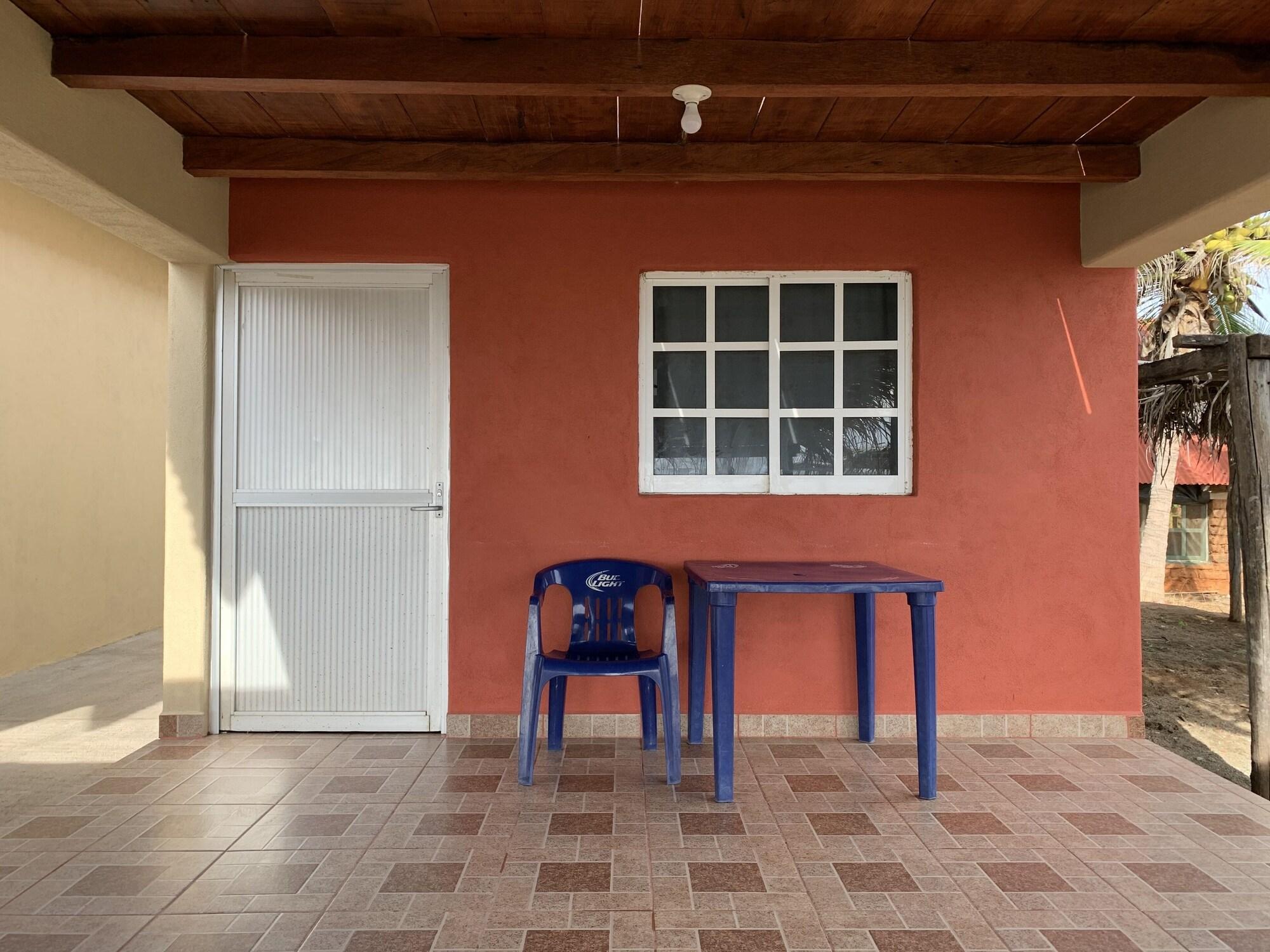 Vista Exterior Nexpa Surf Cabañas Mar de Noche