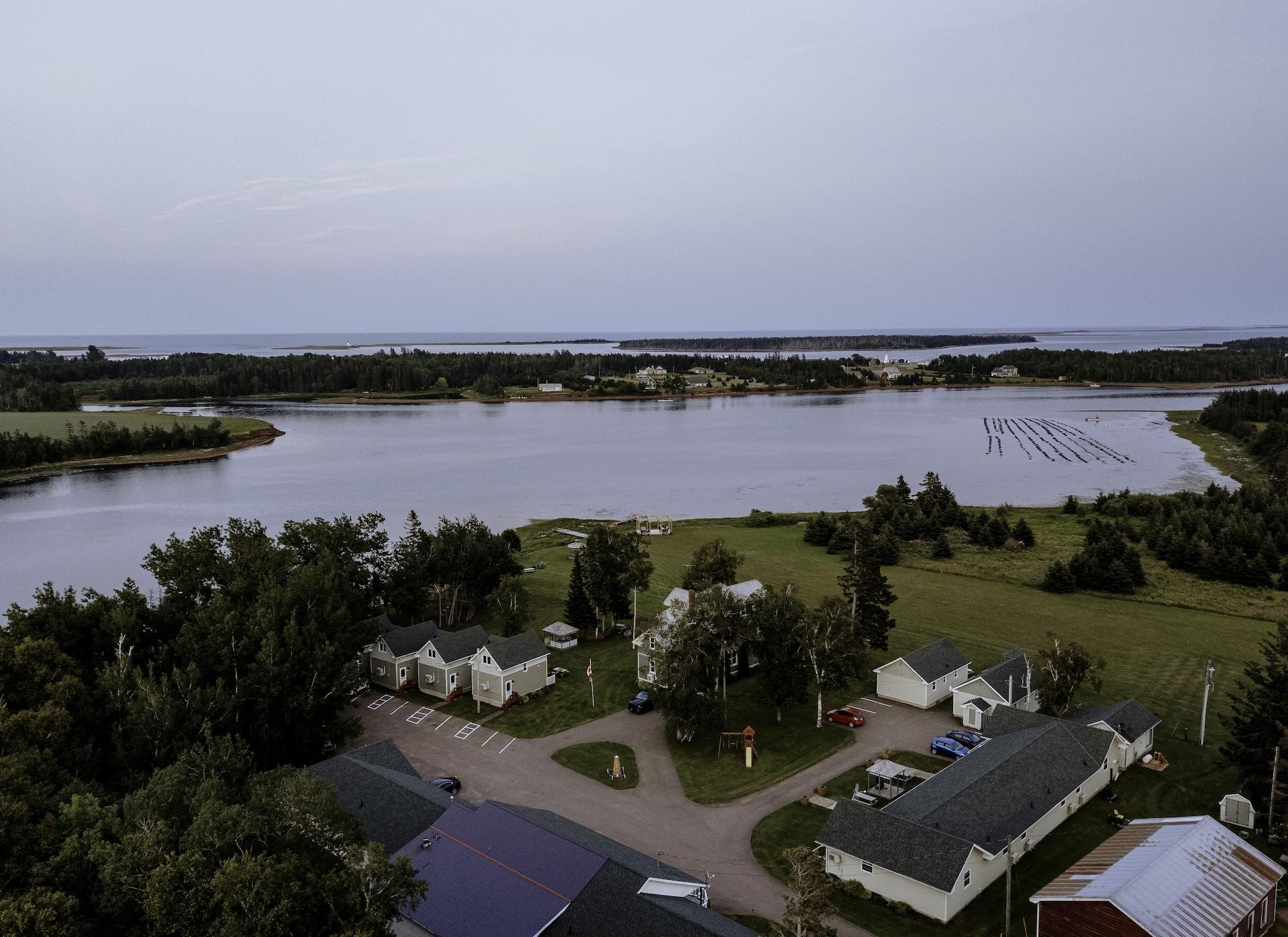 Varios Briarwood Coastal Cottages & Lodge