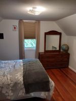 Alquiler Vacacional - Charming 4-bedroom house with AC and WiFi  30 minute drive to New York City