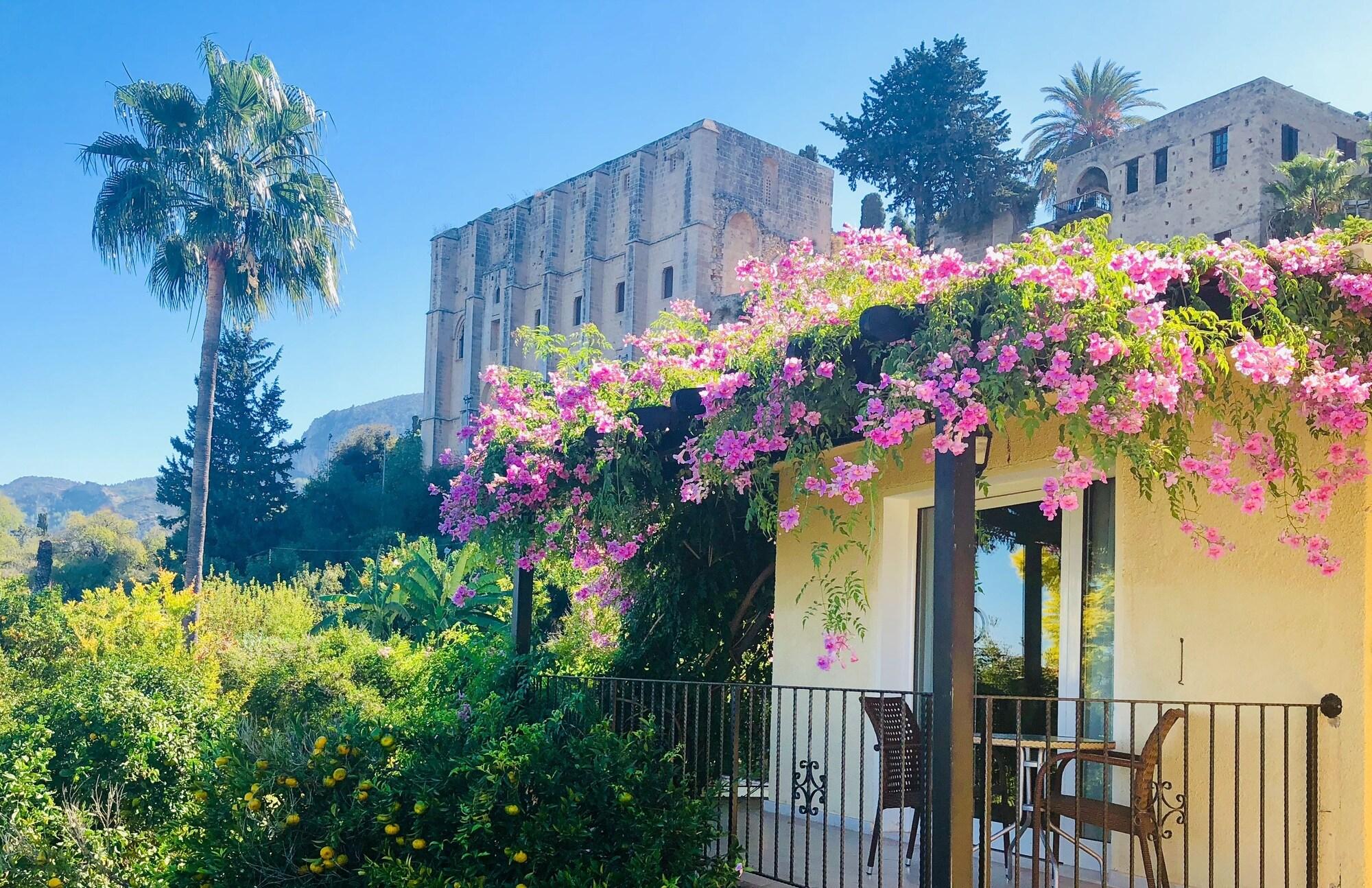 Vista Exterior Bellapais Gardens
