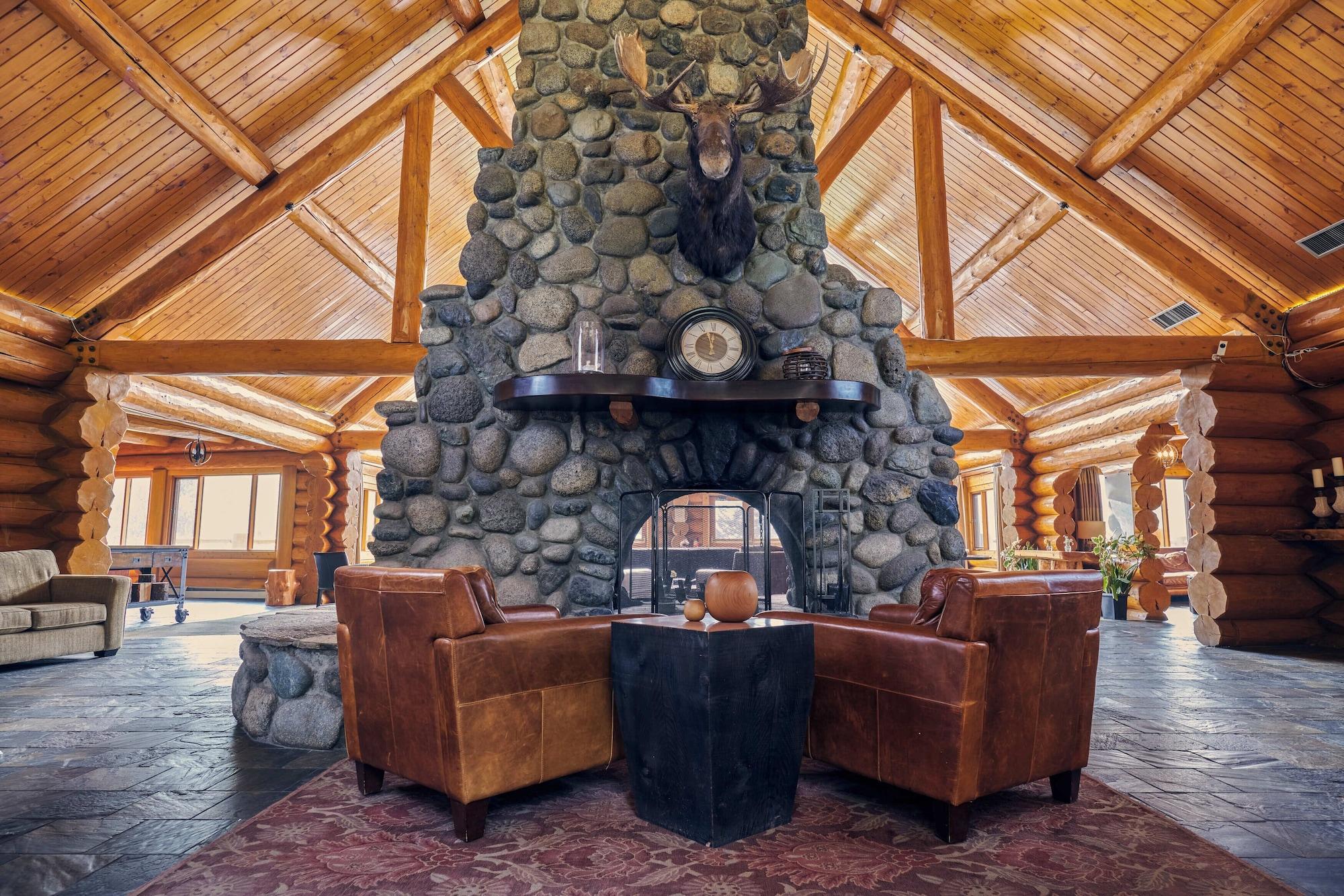 Vista Lobby Tyax Lodge & Heliskiing