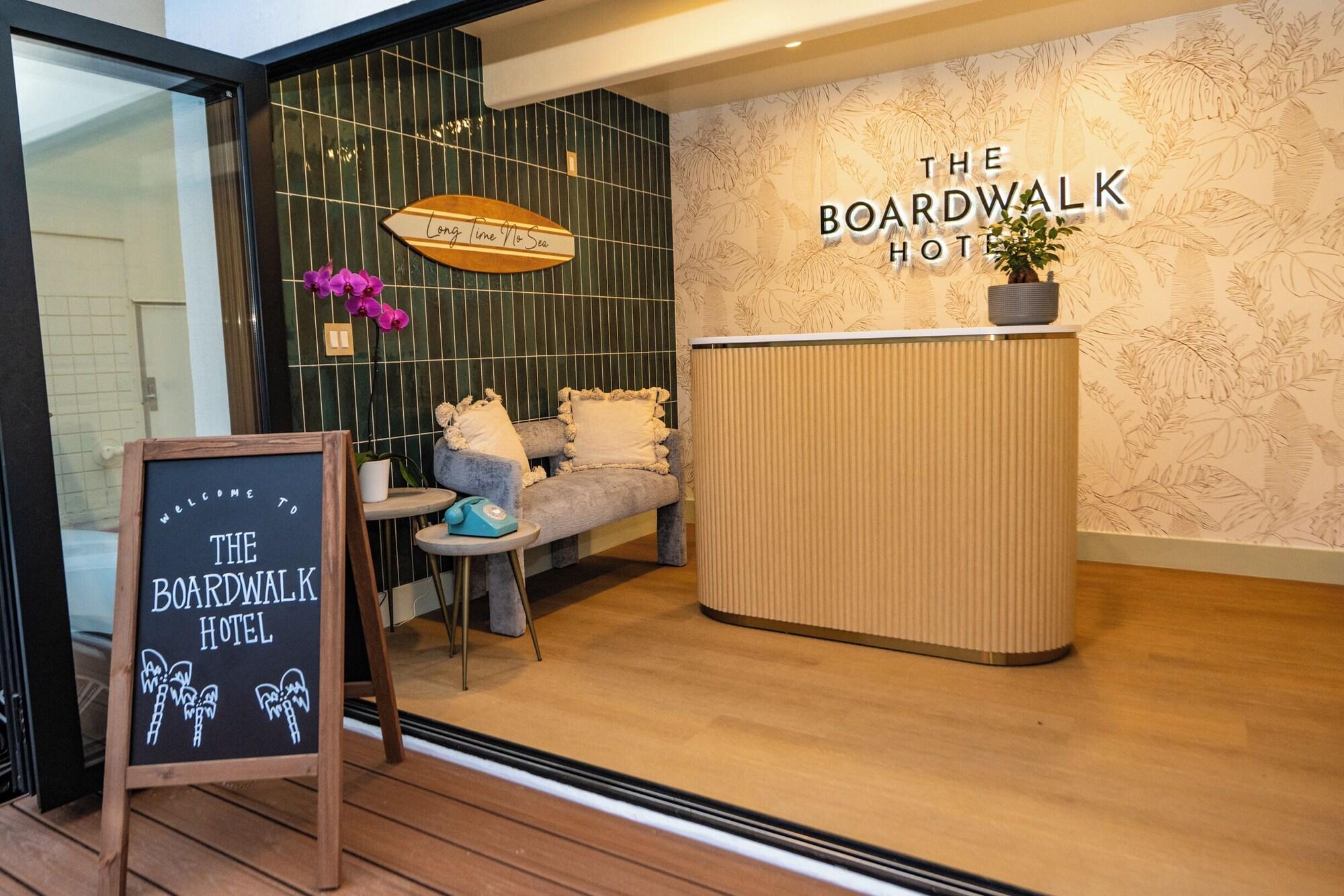 Vista Lobby Boardwalk Hotel: Bikes, Boards & Beach Gear Included