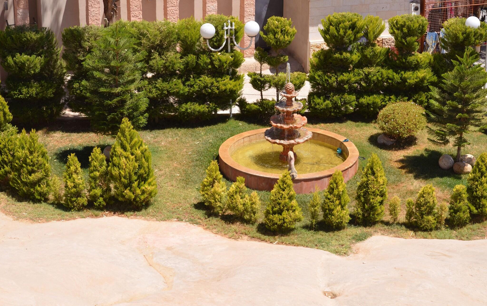 Varios Petra Guest House