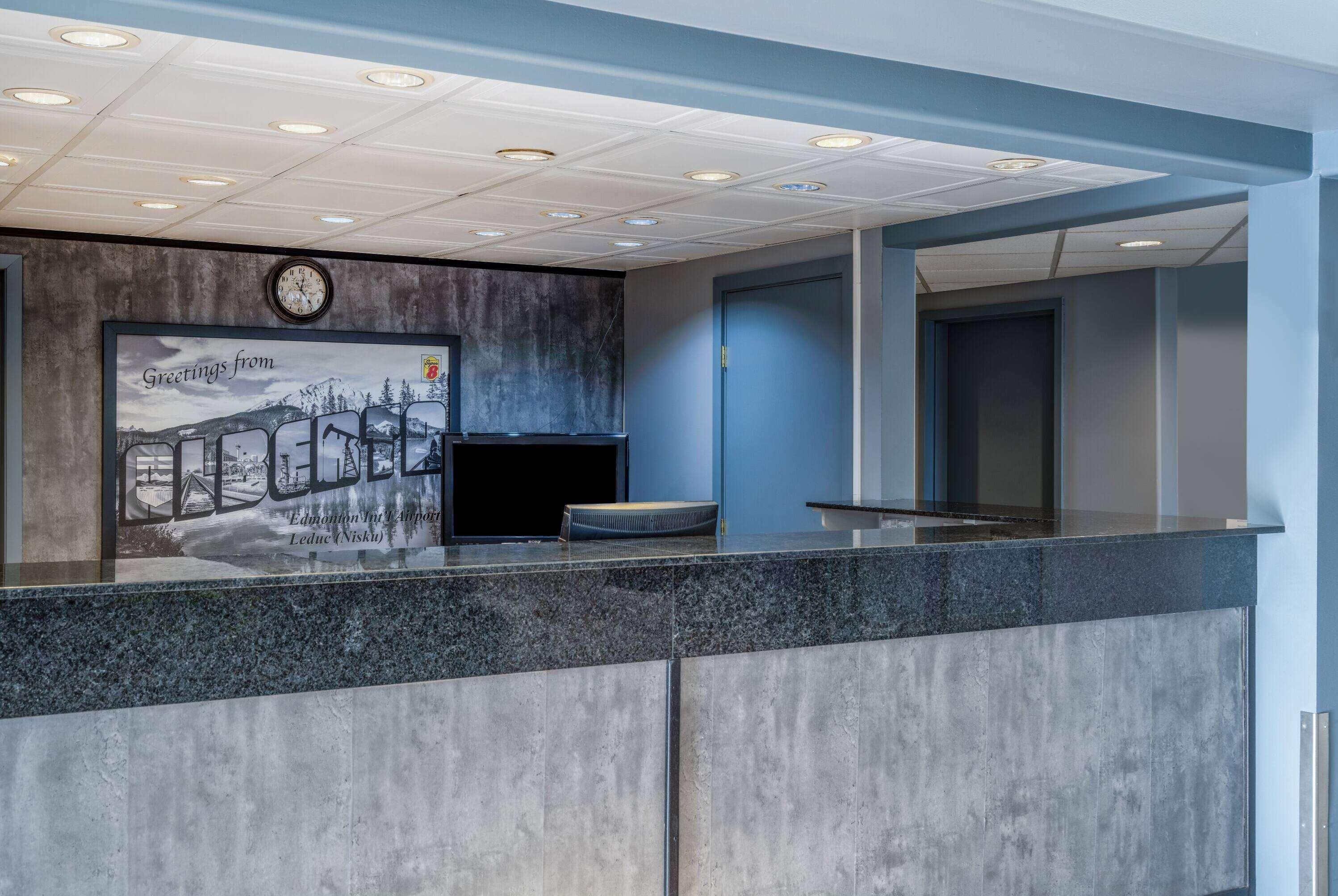 Vista Lobby Super 8 by Wyndham Edmonton International Airport