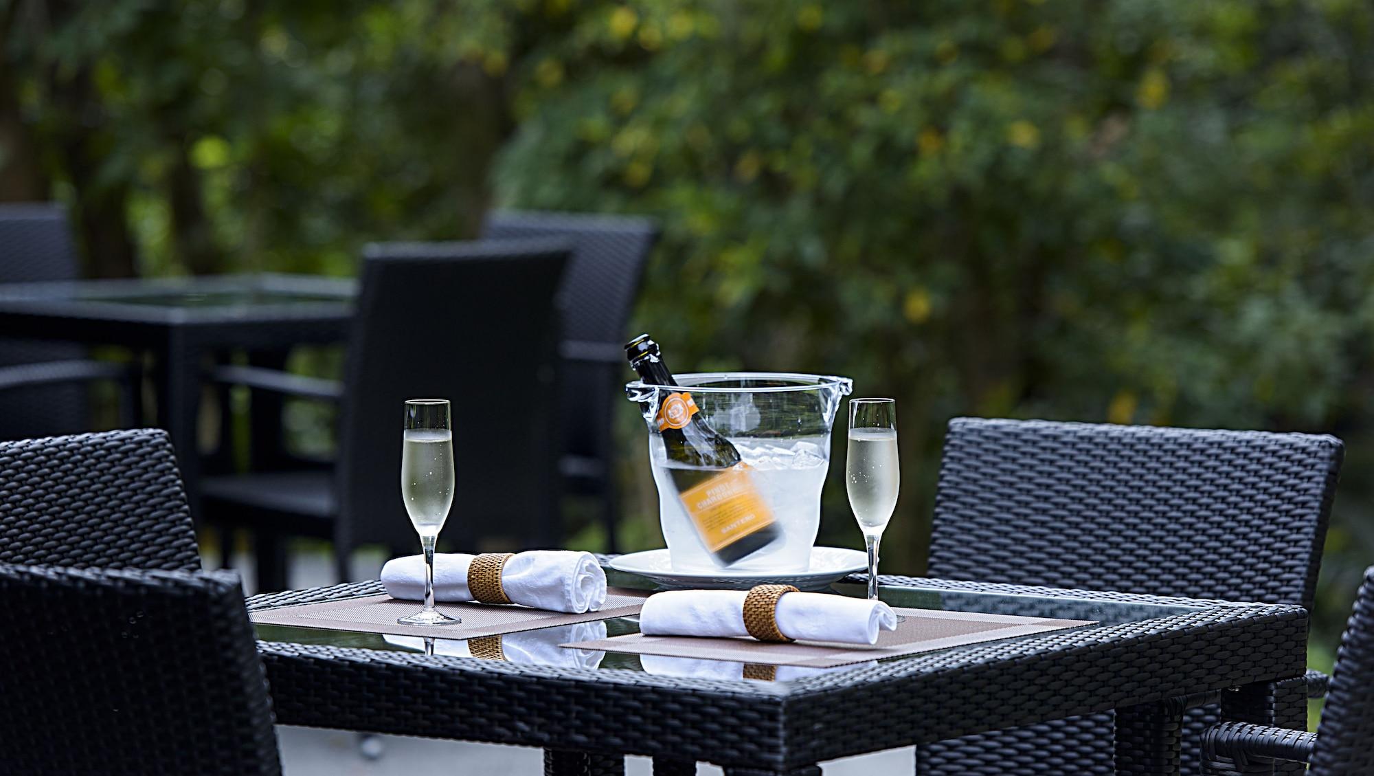 Bar/Salón Magachabaru Okinawa