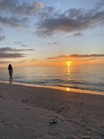 Alquiler Vacacional - Newer construction designed to bring the outside in, short walk to the beach