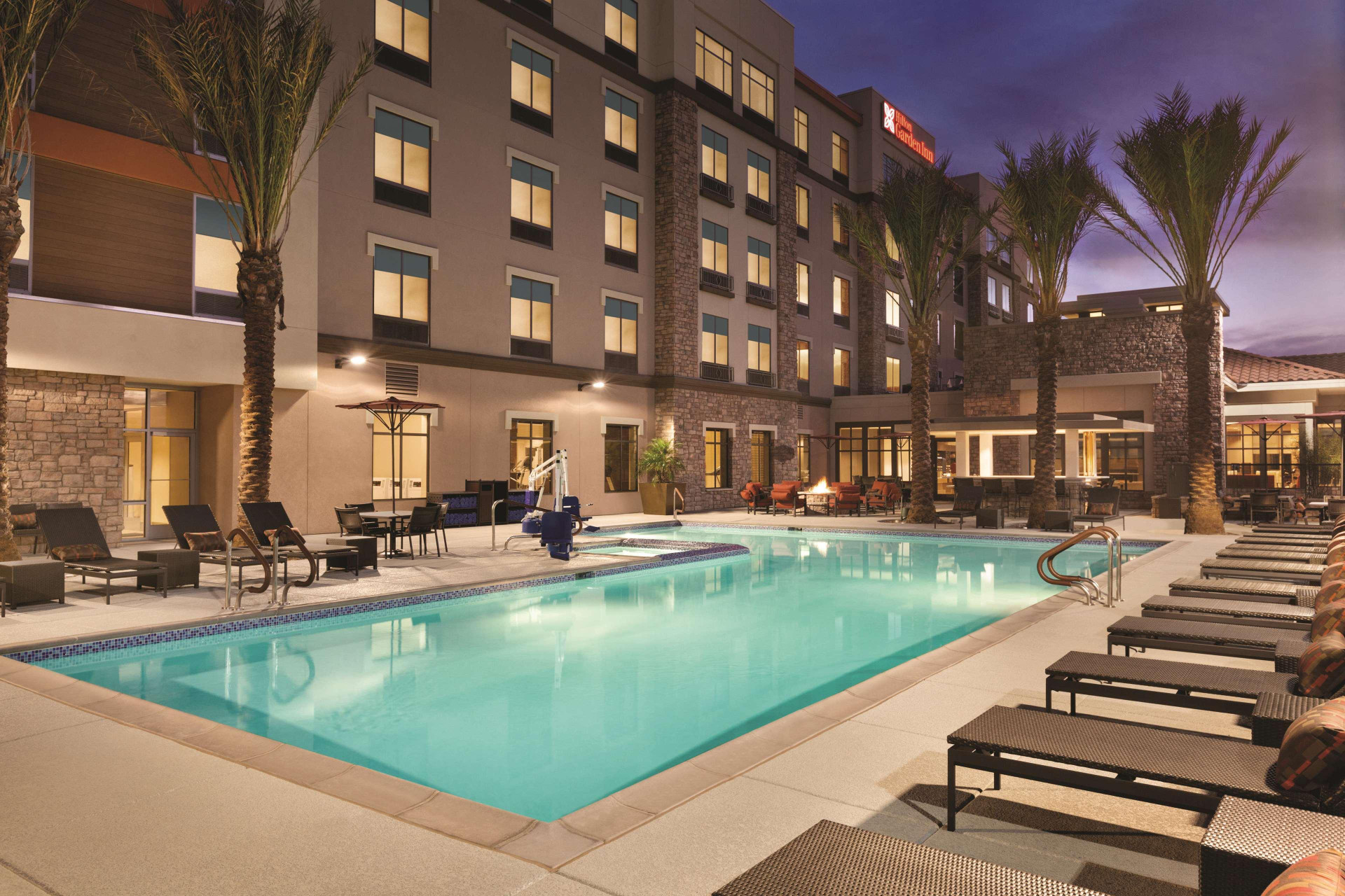 Vista Piscina Home2 Suites by Hilton Phoenix/Tempe