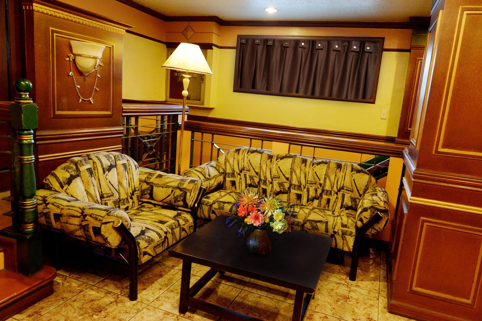 Vista Lobby Paladin Hotel