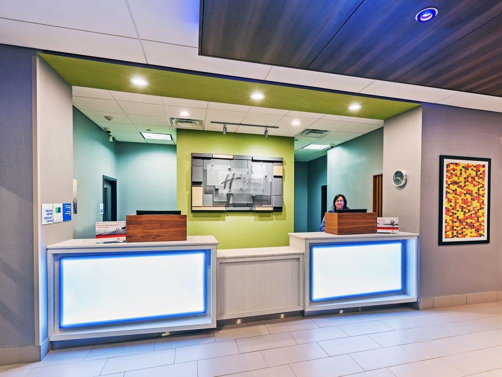 Vista Lobby Holiday Inn Express and Suites Perryton