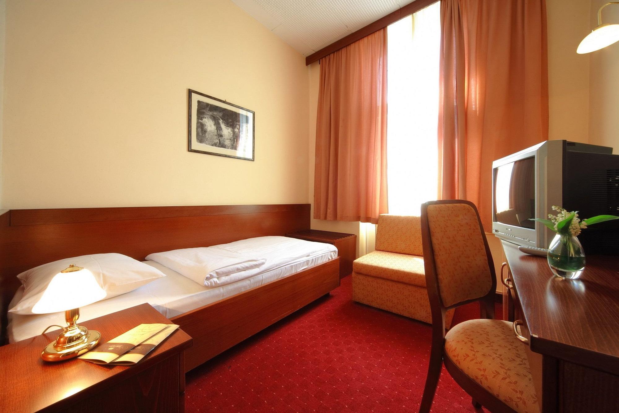 Equipamiento de Habitación Hotel Central Osijek