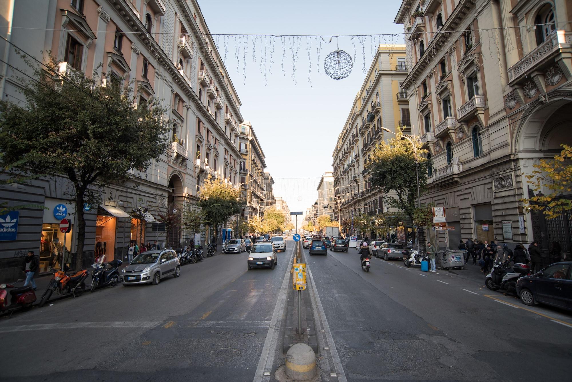 Vista Exterior Napoliamo Guest House