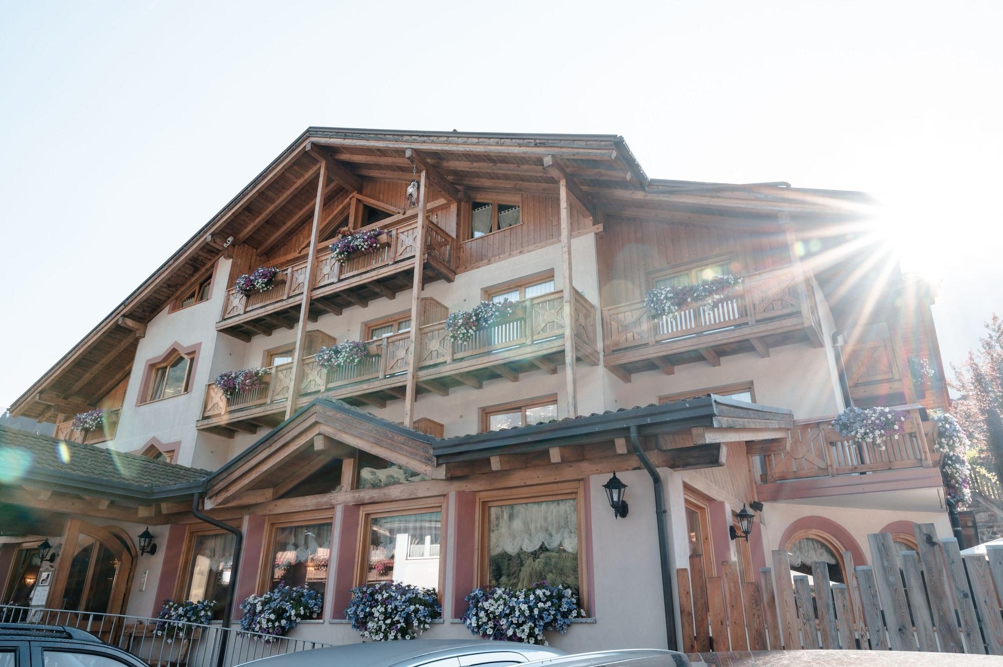 Vista Exterior Hotel Gran Zebrù