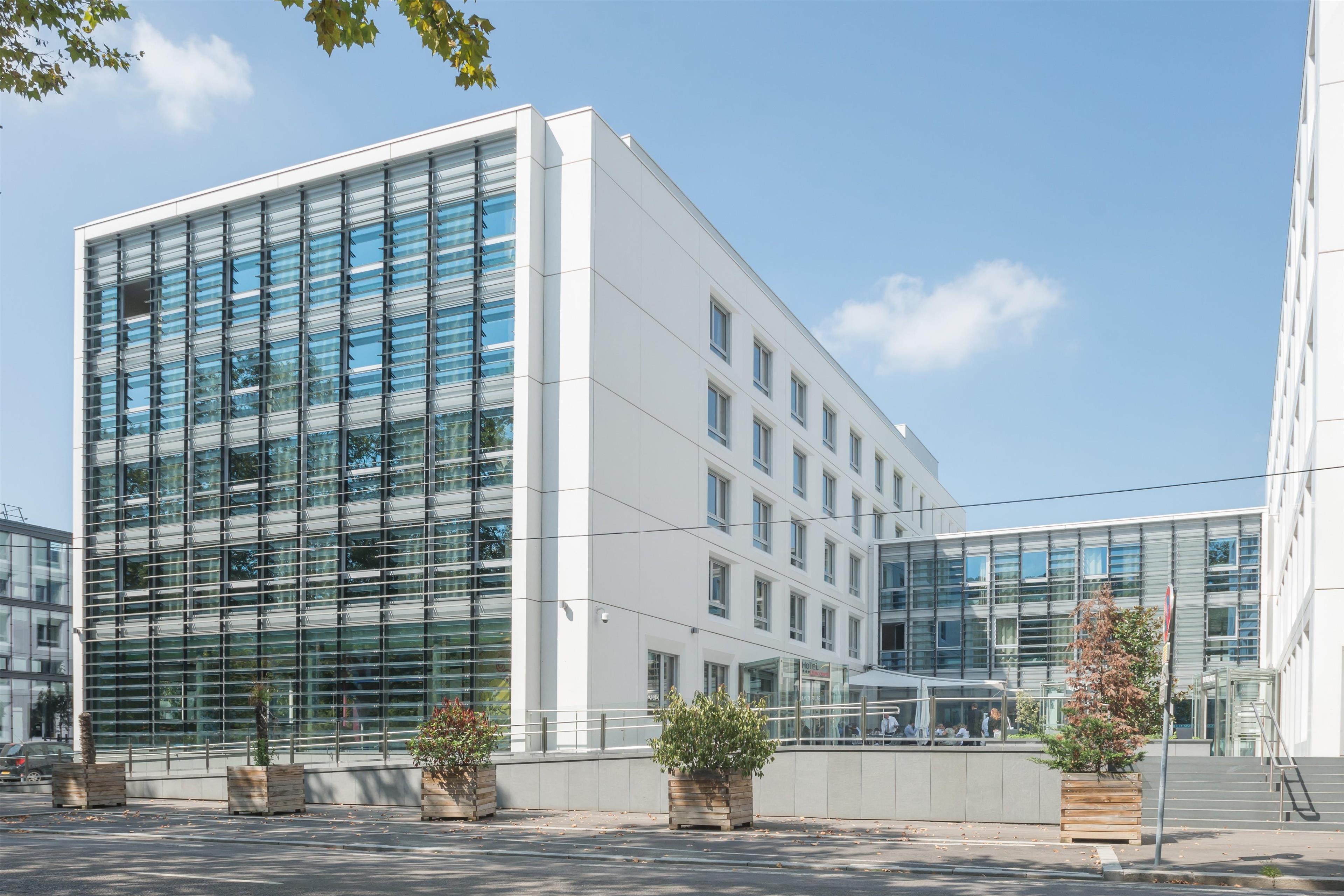 Vista Exterior Spark by Hilton Lyon Ouest