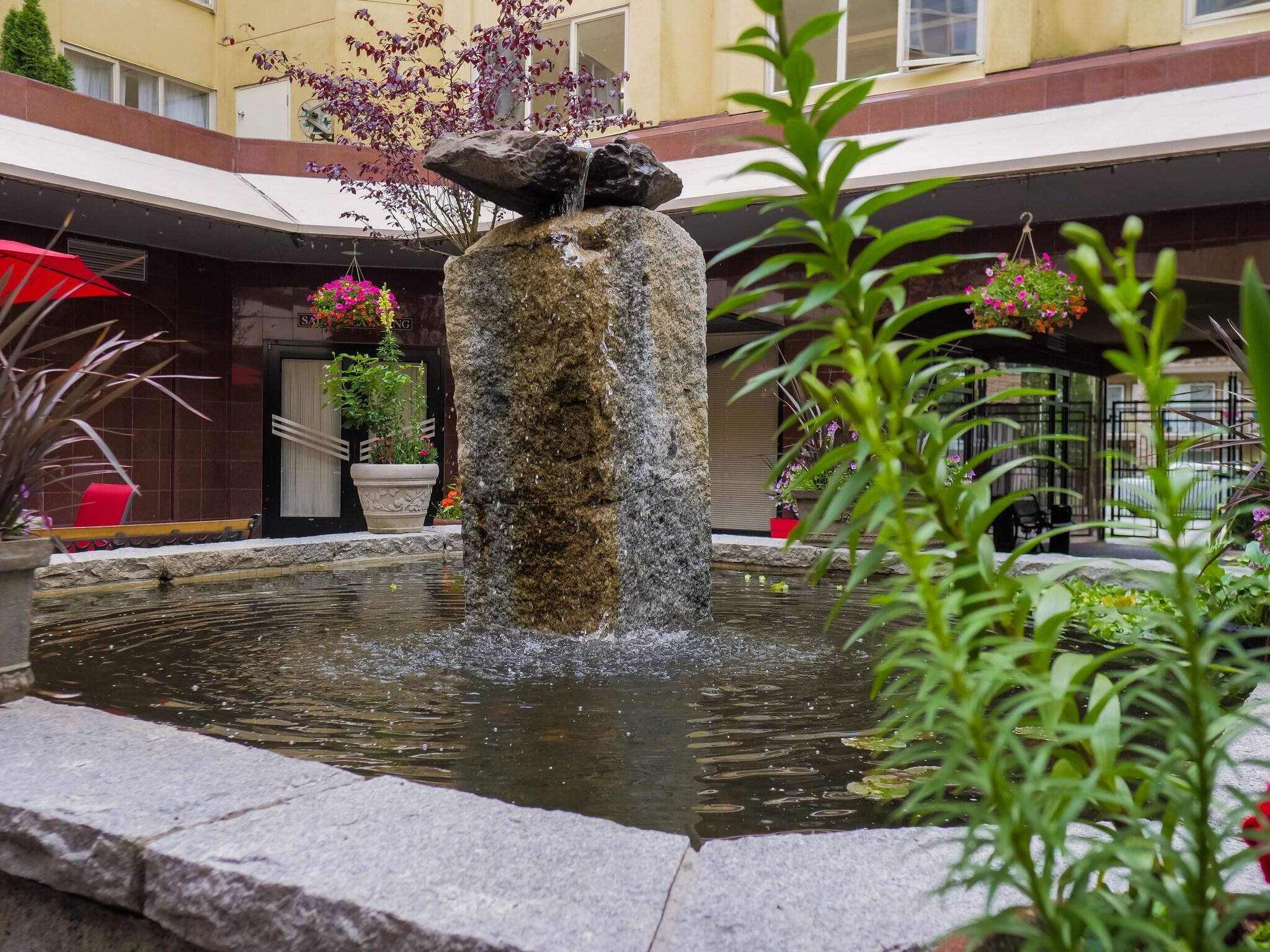 Vista Exterior Harrison Lake Hotel