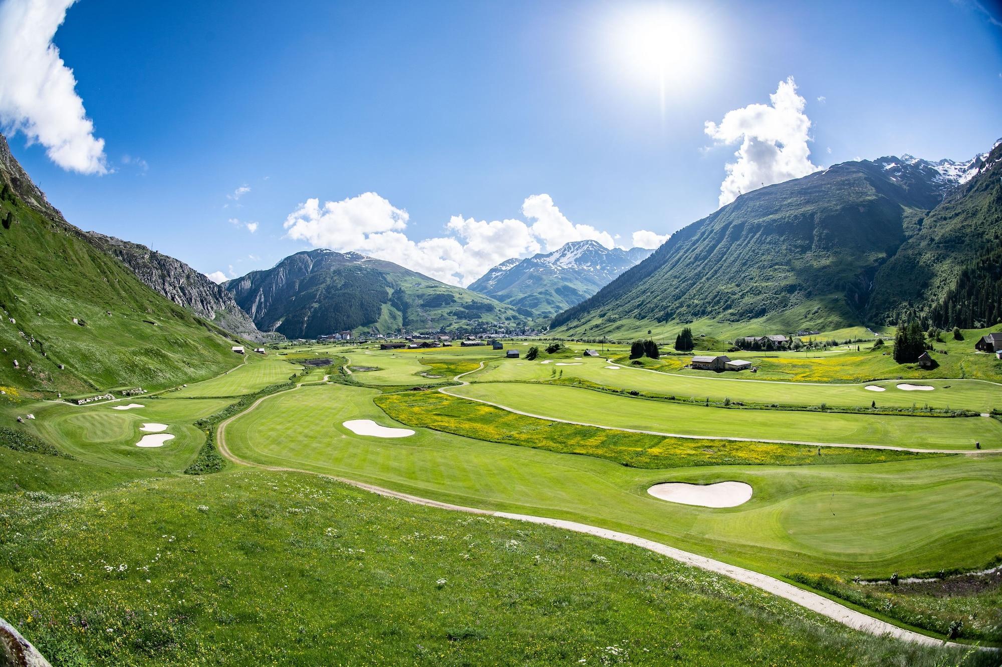 Campo de Golf Andermatt Alpine Apartments