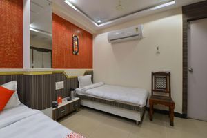 Alojamiento - OYO 13346 Hotel A R Ganpati Plaza