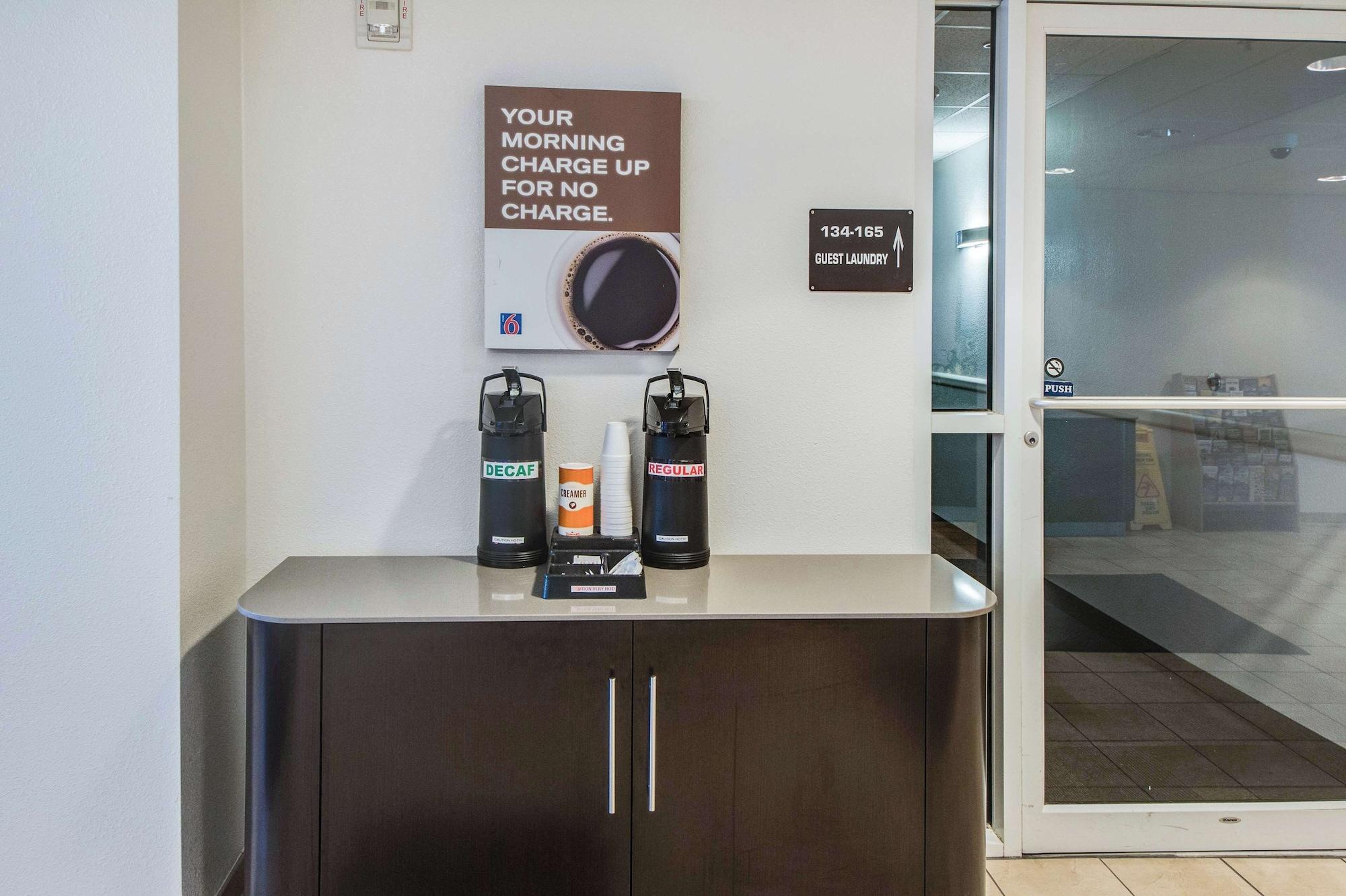 Restaurant Motel 6 Brownsville, TX