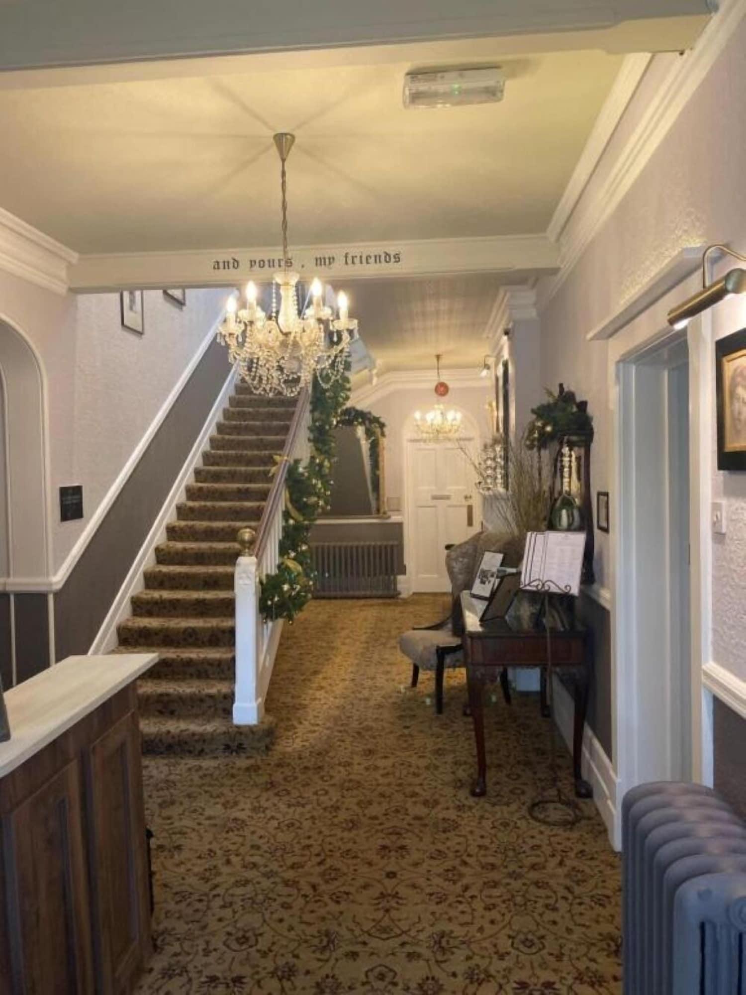 Vista Lobby Langtry Manor Hotel
