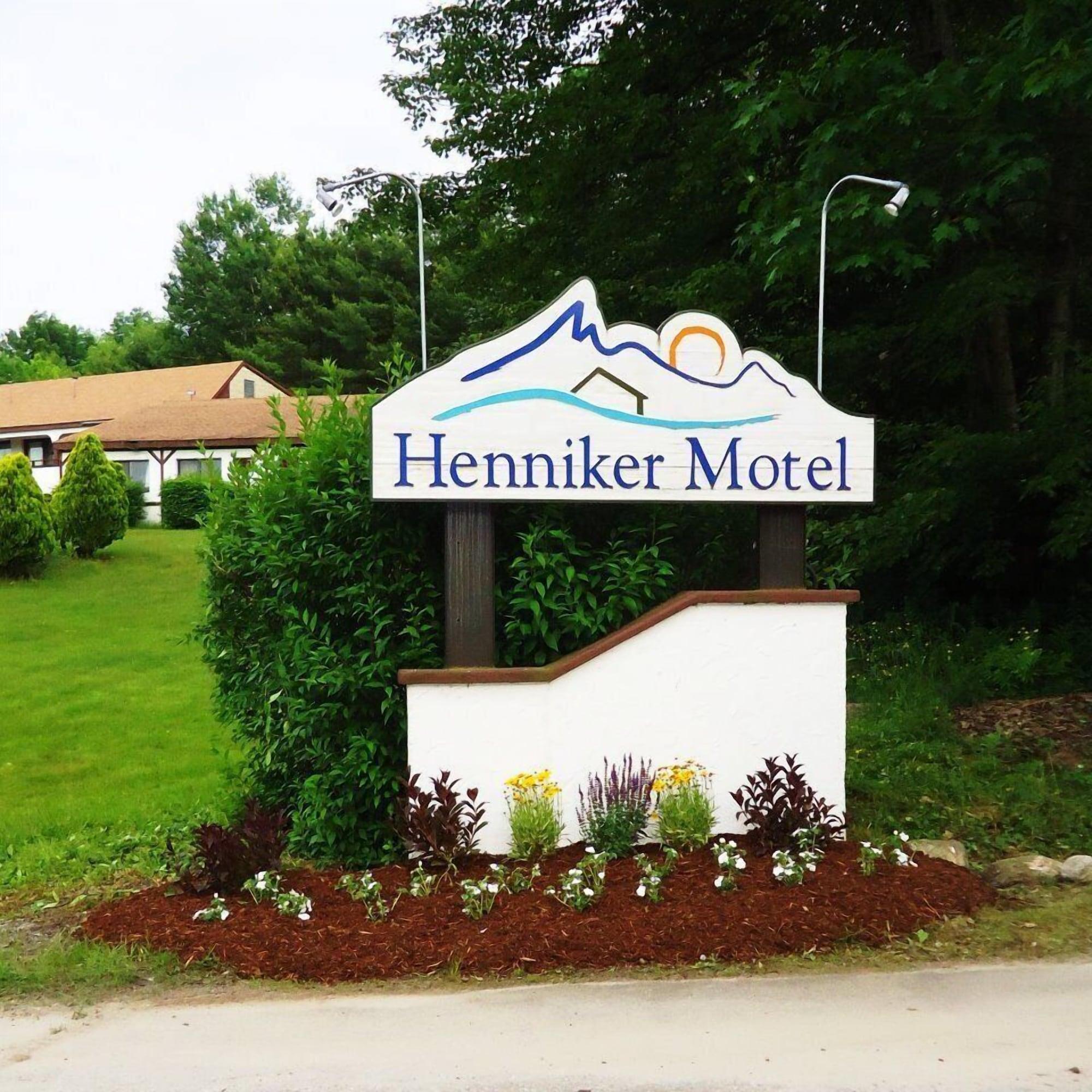 Varios Henniker Motel