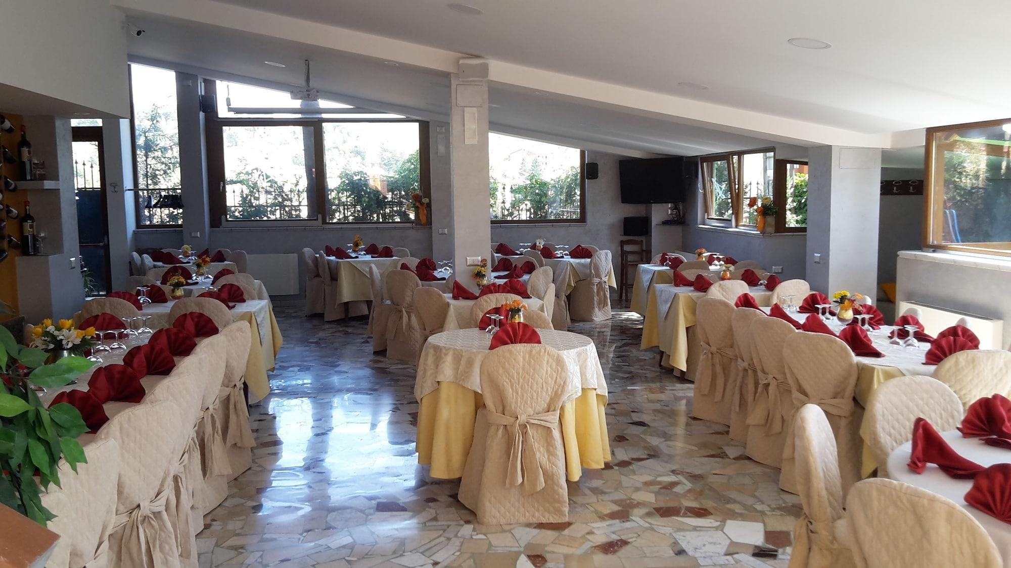 Salón de Baile Hotel Supersonik