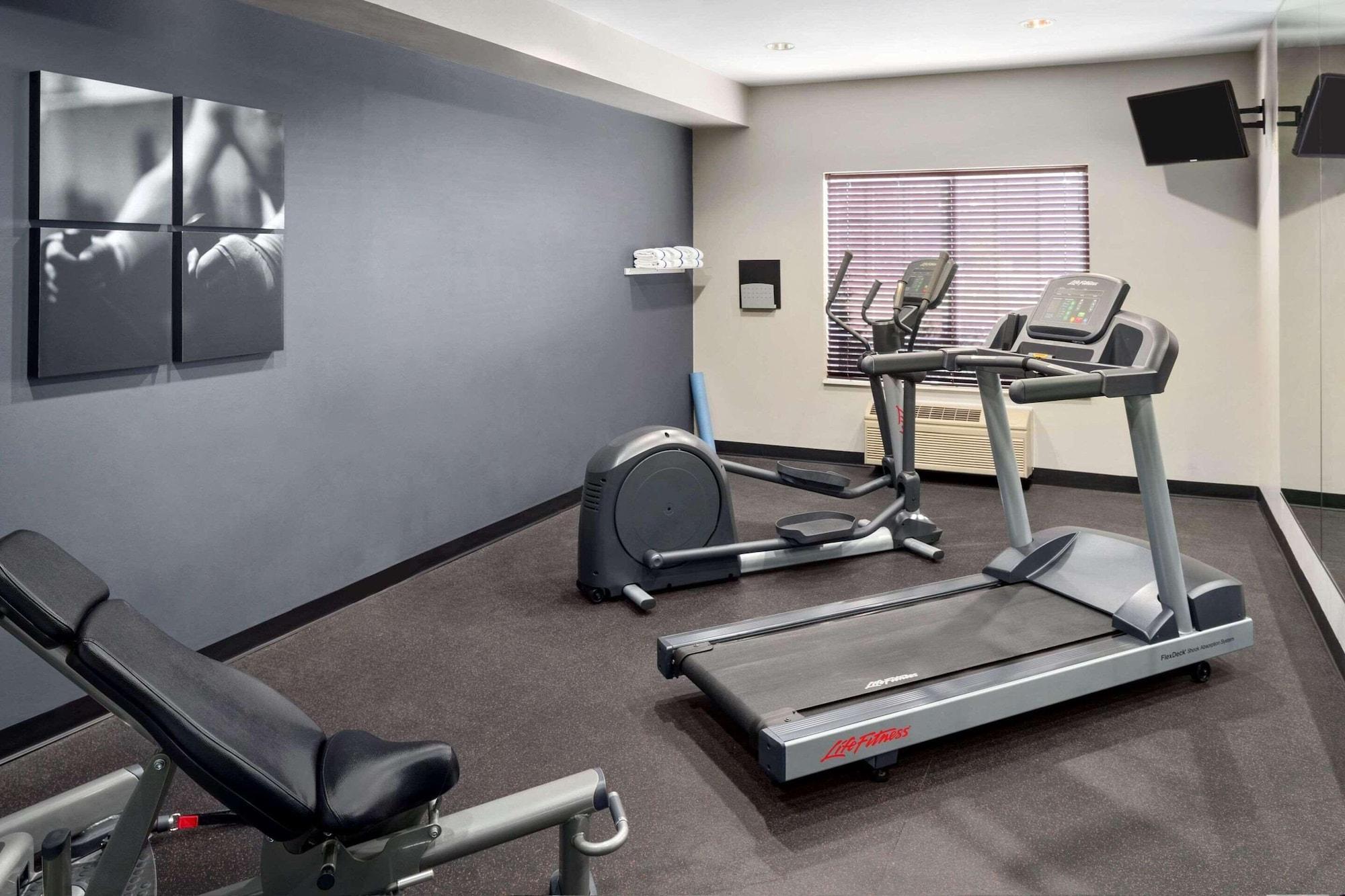 Gimnasio Country Inn & Suites by Radisson, Manteno, IL