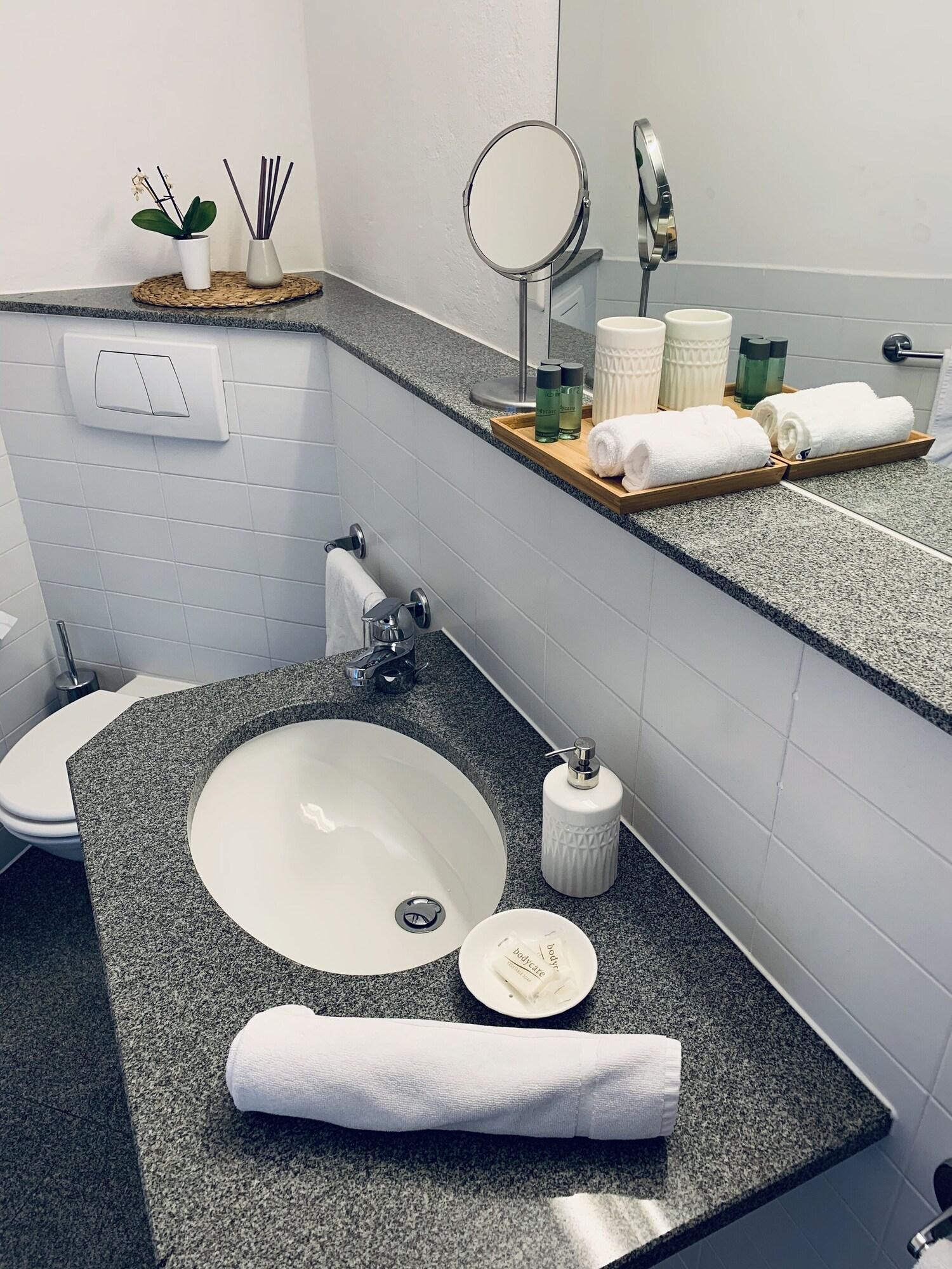 Equipamiento de Habitación Primestay Hotel by Kostbar